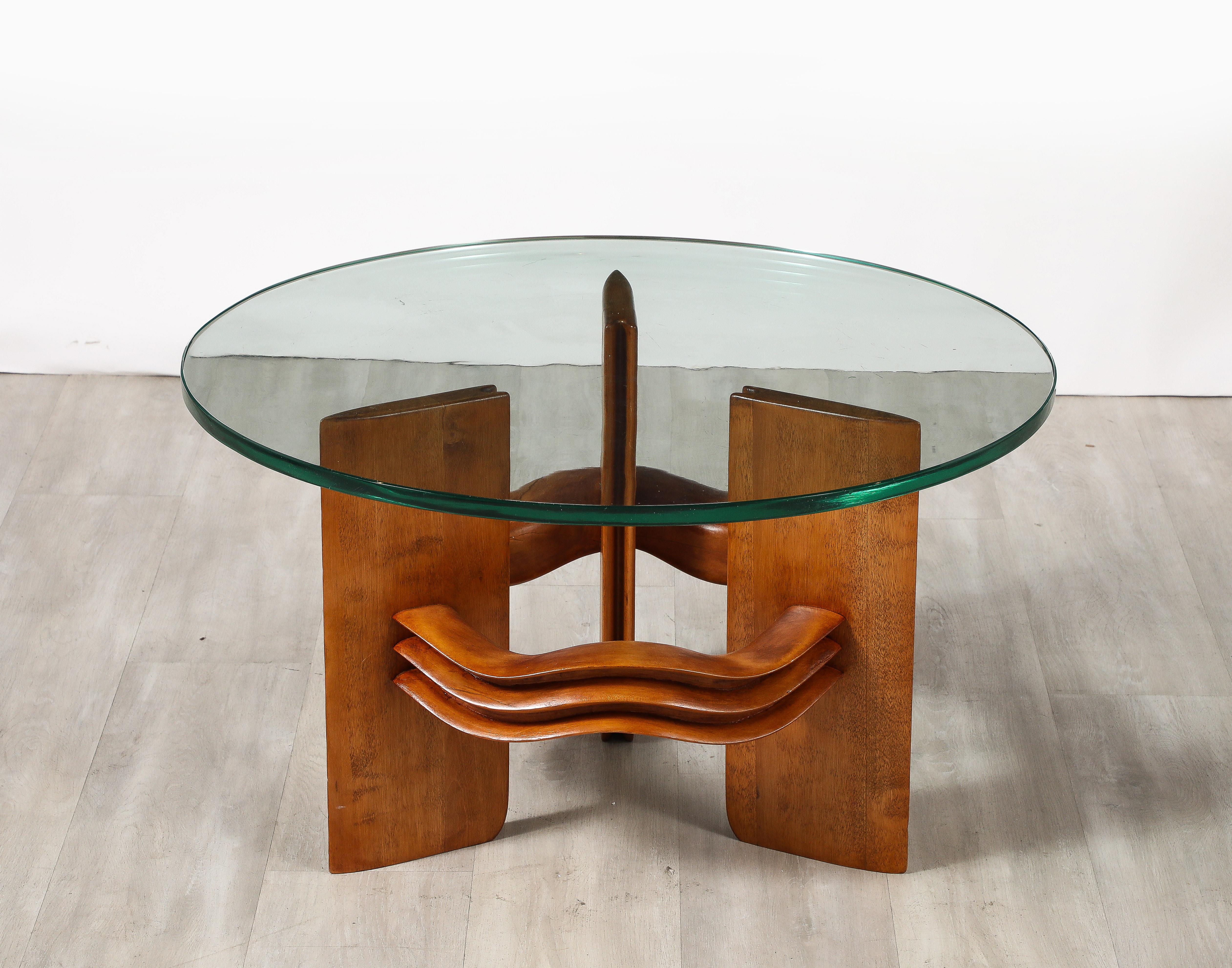 Osvaldo Borsani Cocktailtisch aus geschnitztem Holz und Glas, Italien, um 1940 (Art déco) im Angebot