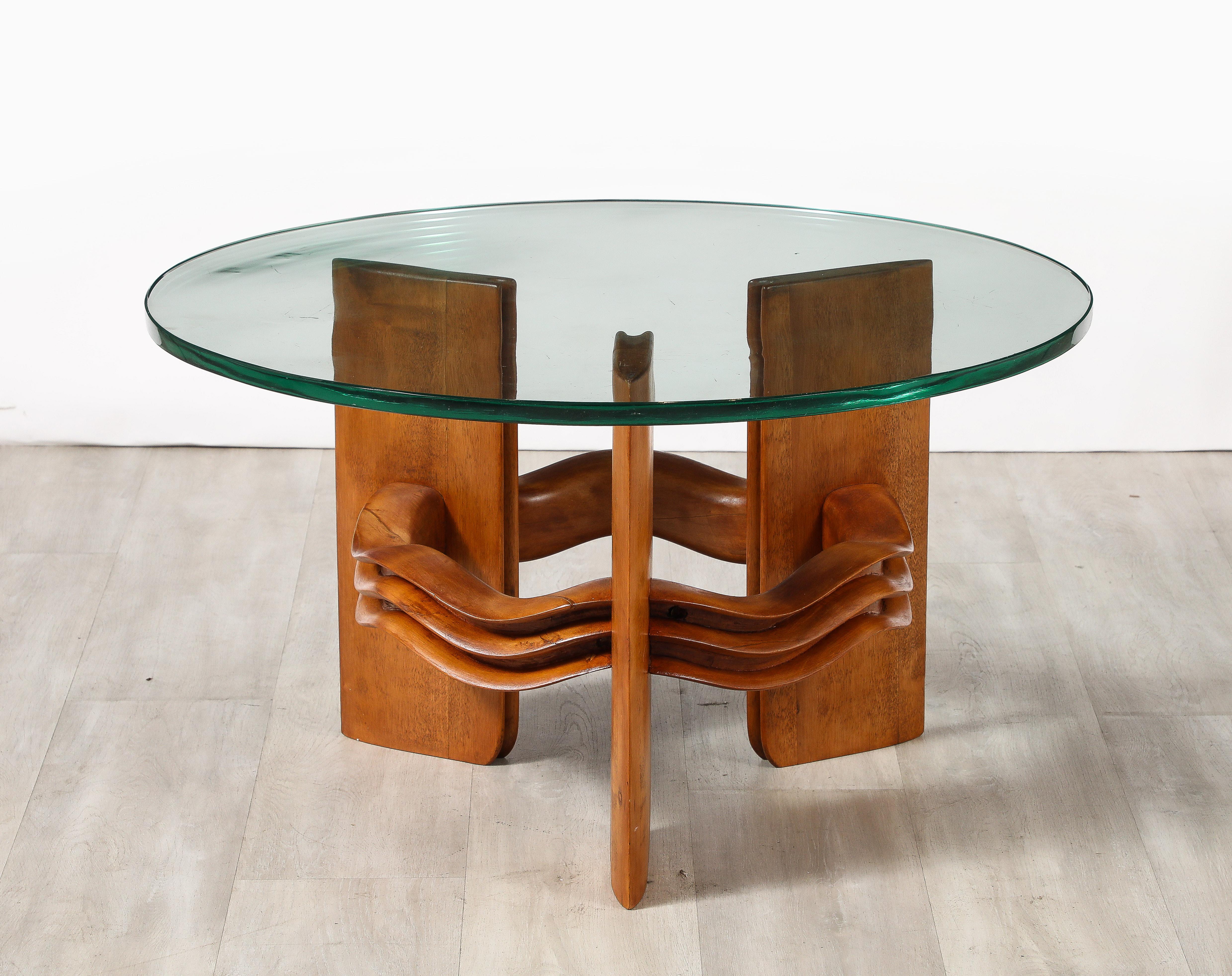 Osvaldo Borsani Cocktailtisch aus geschnitztem Holz und Glas, Italien, um 1940 im Zustand „Gut“ im Angebot in New York, NY