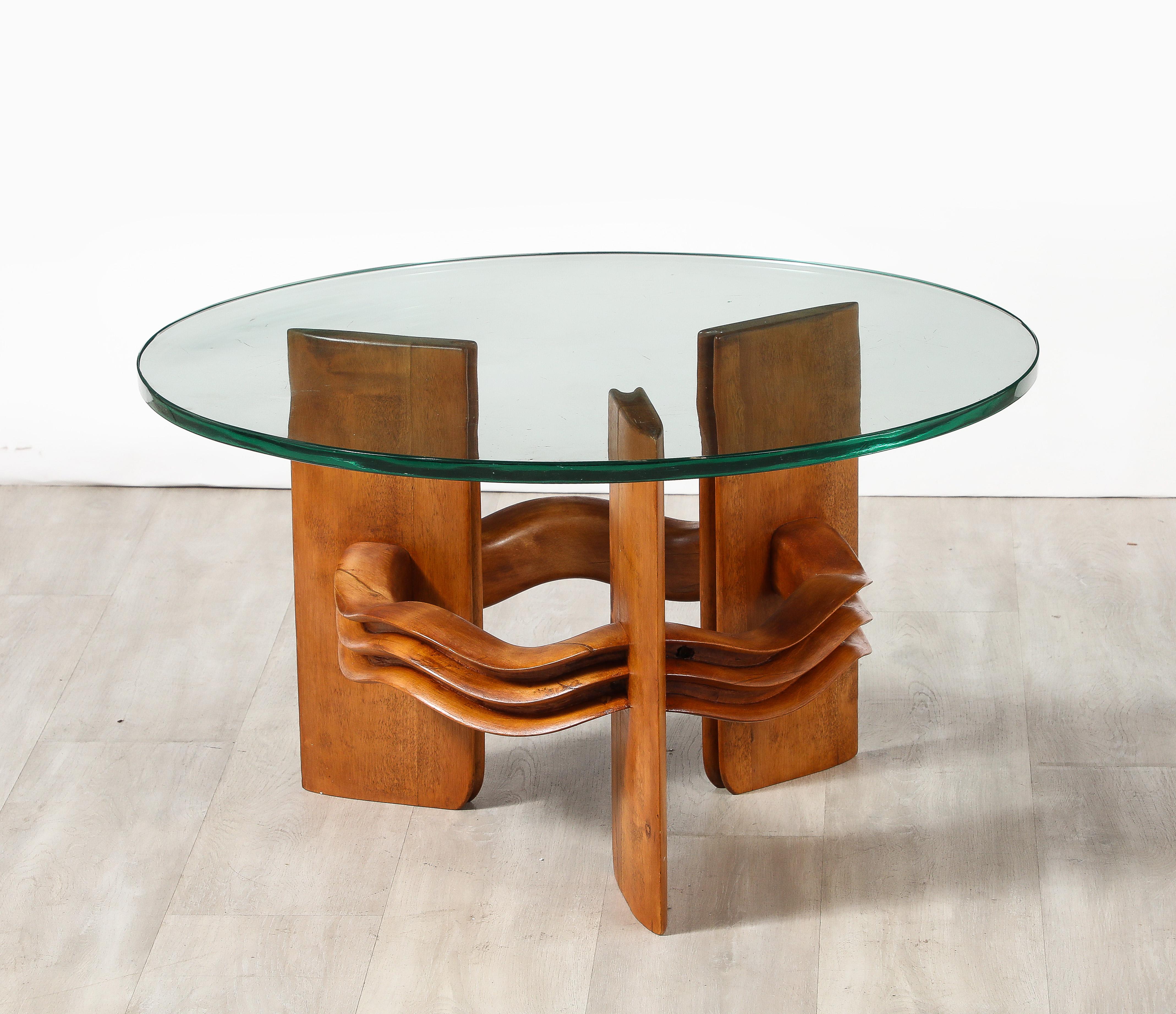 Osvaldo Borsani Cocktailtisch aus geschnitztem Holz und Glas, Italien, um 1940 (Geschliffenes Glas) im Angebot