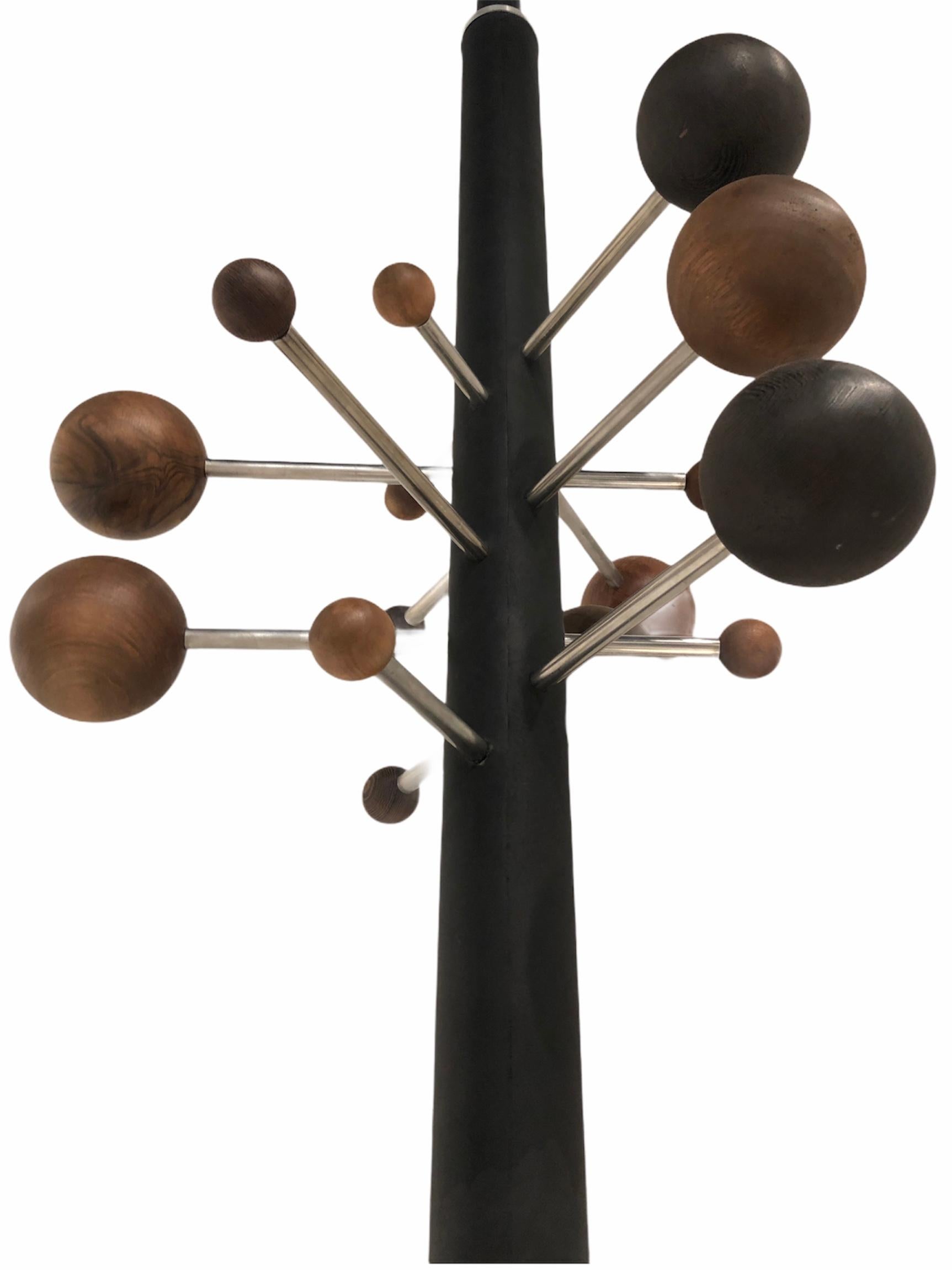 Osvaldo Borsani for Tecno circa 1970 coatrack with telescopic stem of black lacquered metal tube and leather with Aluminium feet. Different wood species. Good conditions: Measurements: Height 1 256 cm height 2 370cm.