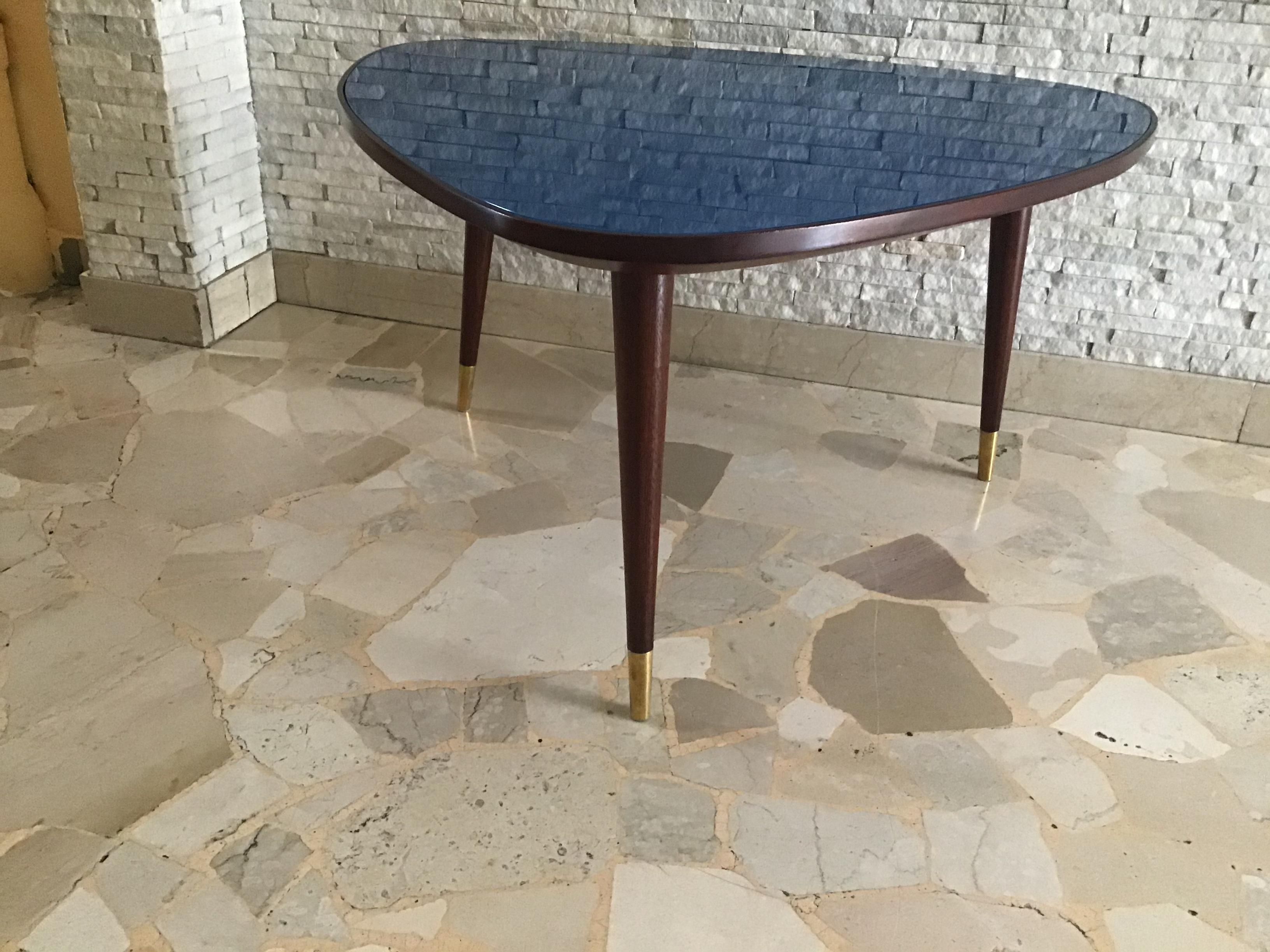 Table basse Osvaldo Borsani en bois, laiton et verre, Italie, 1950 en vente 4