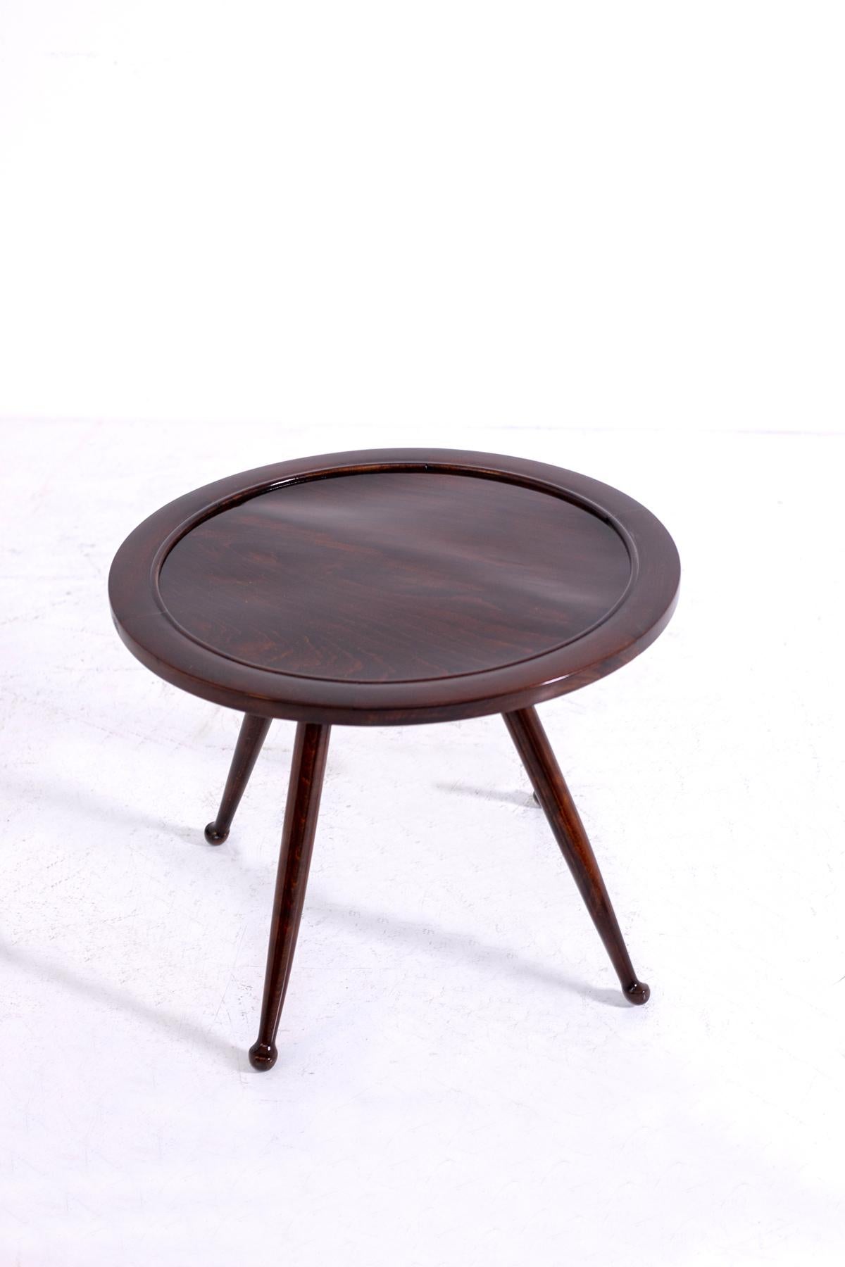 Elegant side table by Osvaldo Borsani from the 1950s. The coffee table is made in great quality as evidenced by its wood grain and construction.
The table has been restored. The coffee table has a circular table top and its four elongated legs