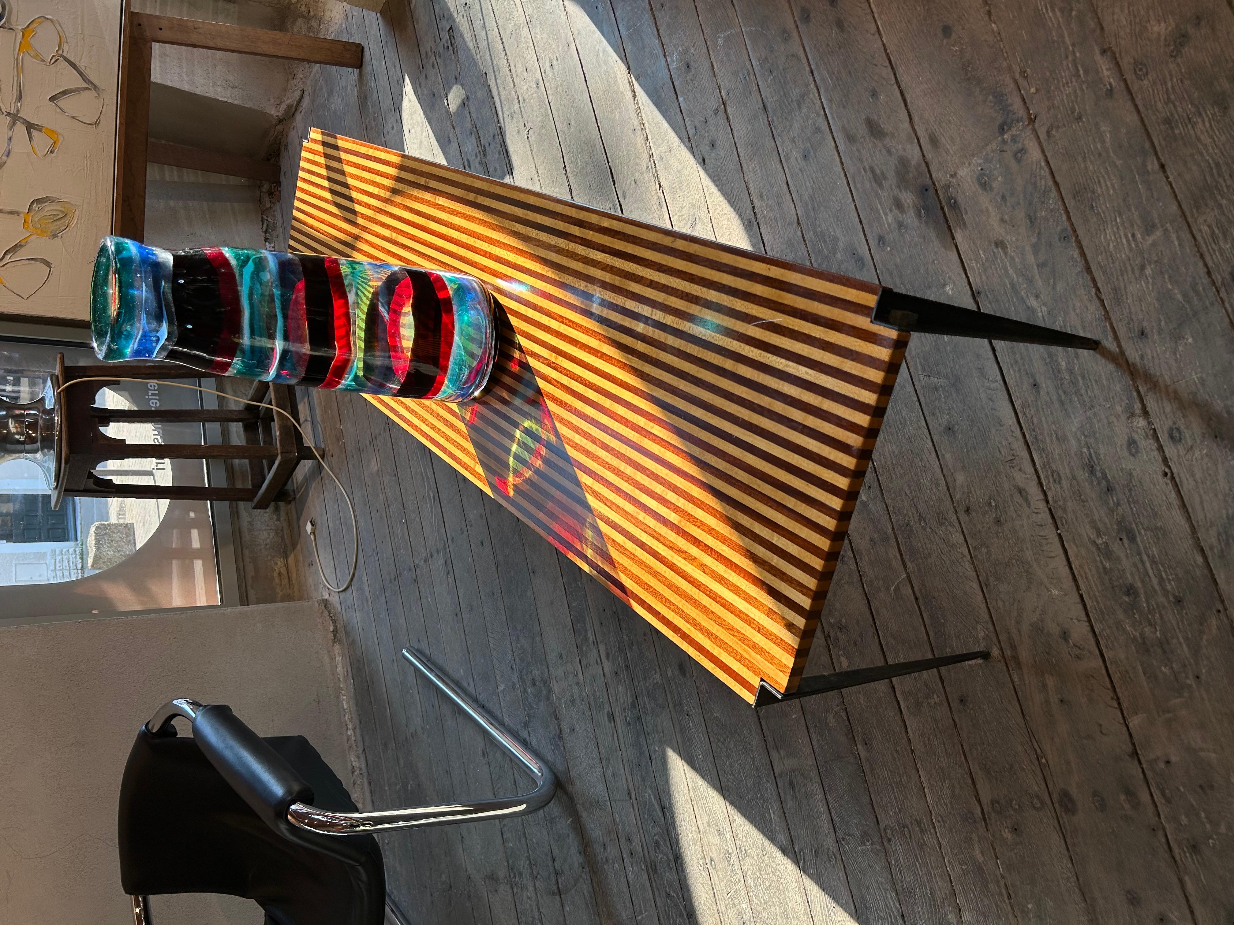Mesa de centro extremadamente rara de Osvaldo Borsani, modelo T61B pero pedido especial en 160 cm por una familia milanesa.
Metal lacado, roble y teca
Edición Tecno
Alrededor de 1955
Bibliografía : Giampiero Bosoni,Tecno l'eleganza discreta della