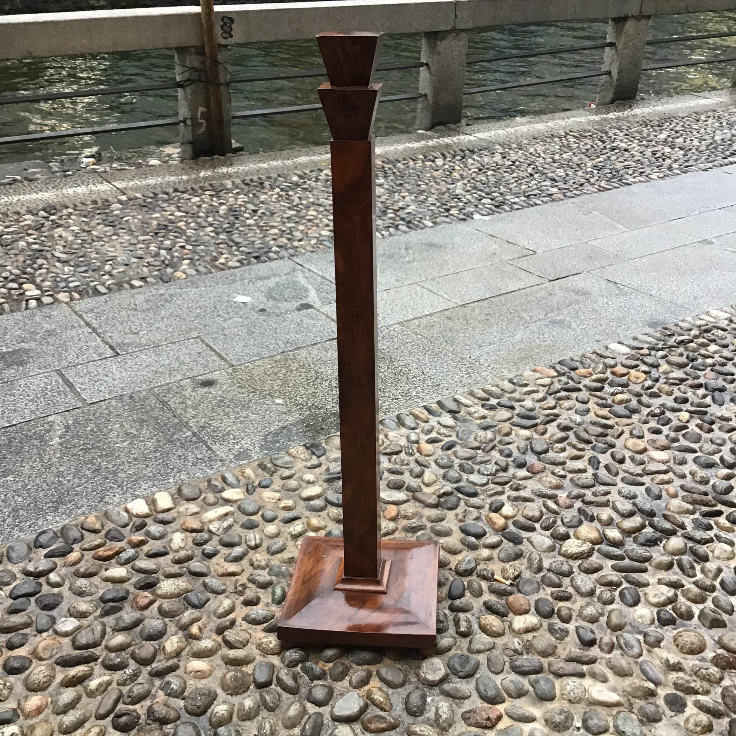 Exceptional column in 1935 Walnut Root by Osvaldo Borsani 
High supporting part 10.50 x 10x1050cm..