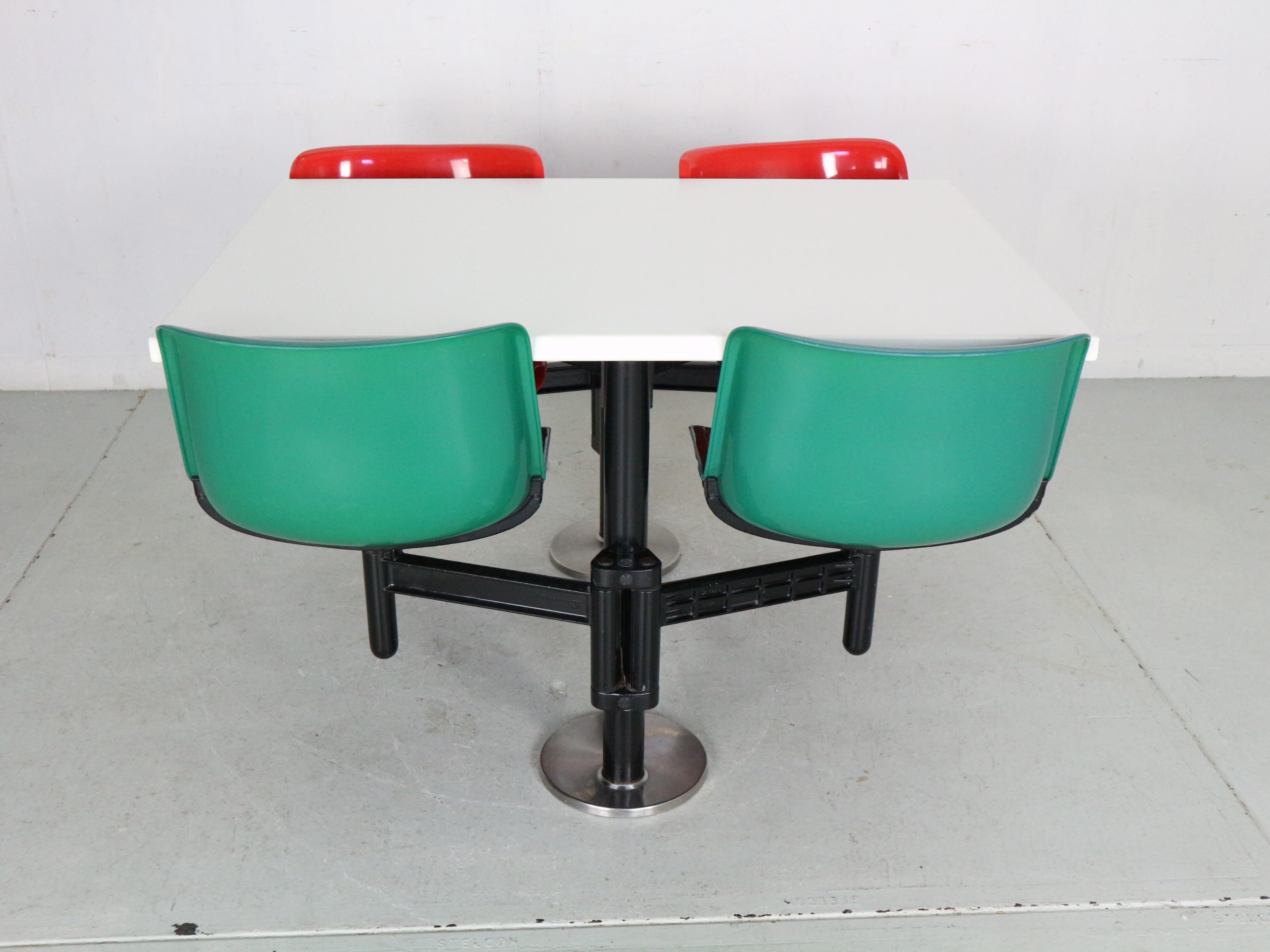 Osvaldo Borsani Contemporary Table and 4 Build in Chairs for Tecno, 1970s 4