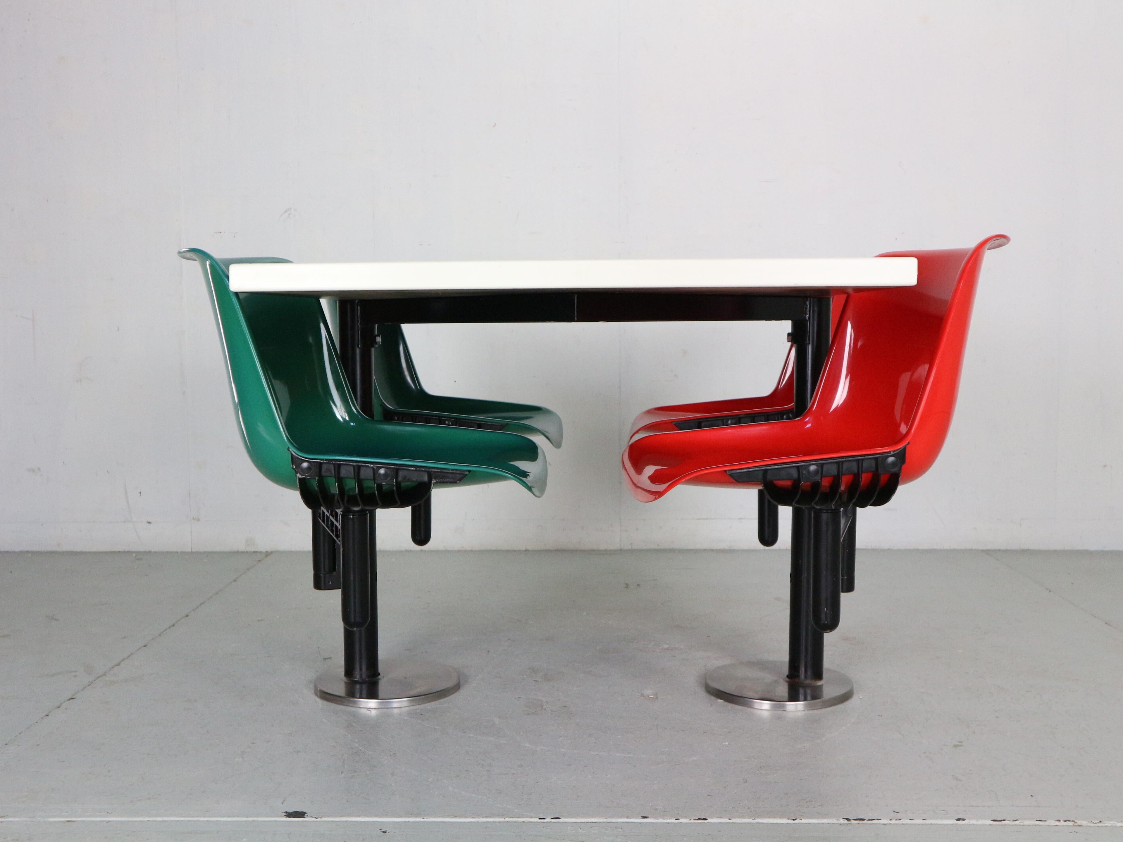 Osvaldo Borsani Contemporary Table and 4 Build in Chairs for Tecno, 1970s 2