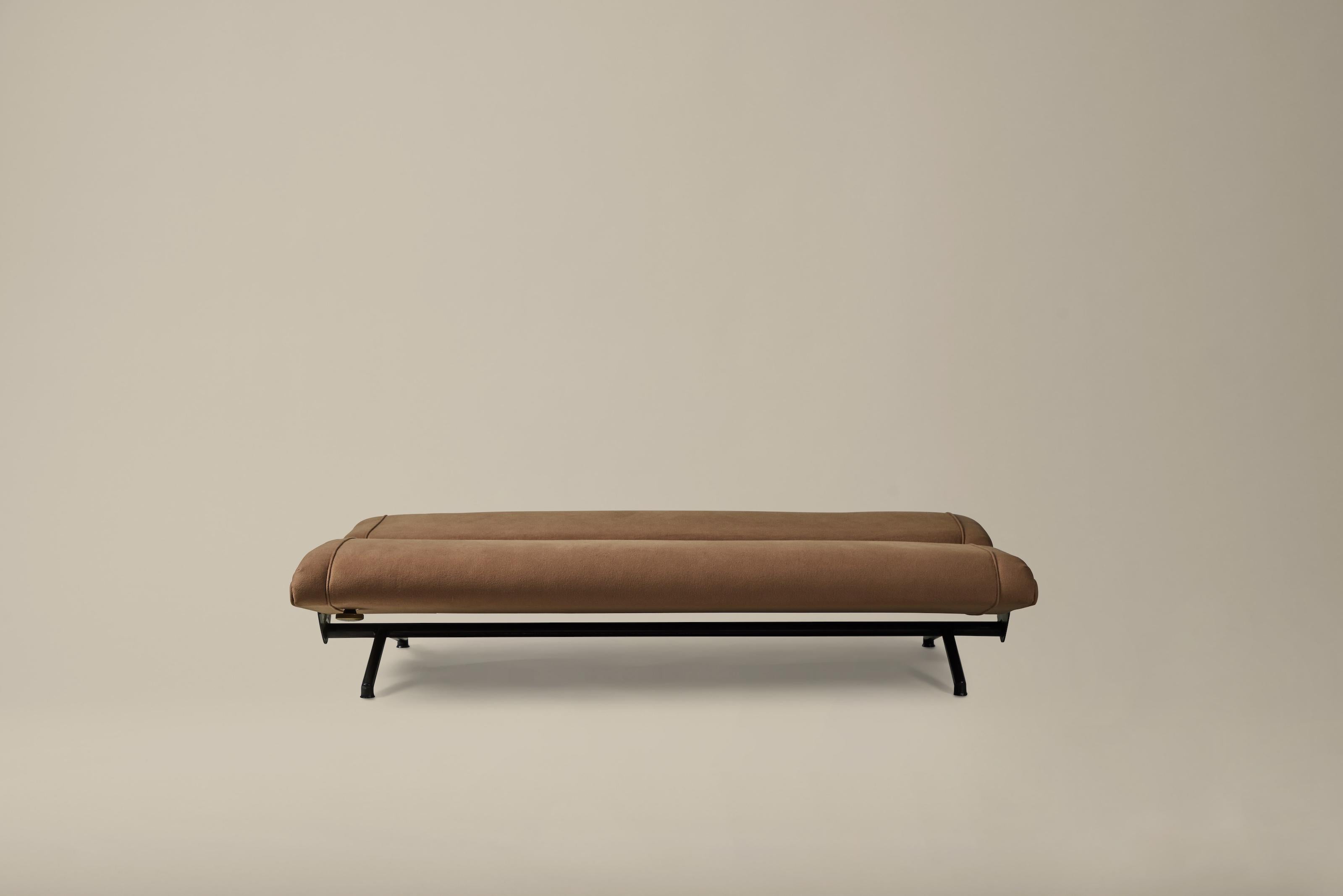 Mid-Century Modern Osvaldo Borsani 'D70' Reclining Sofa