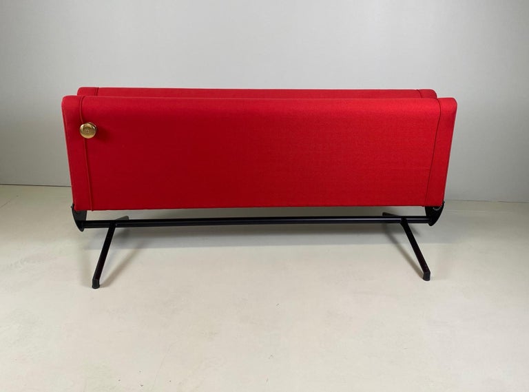 Osvaldo Borsani 'D70' Red Sofa Daybed for Tecno 7