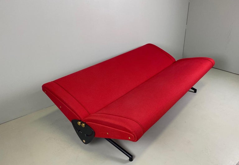 Osvaldo Borsani for Tecno, sofa and daybed model D70, in steel, brass and red fabric, Italy, 1954.
This adjustable sofa in red upholstery was presented on the Triennale of Milan in 1954 where it won the Gold Medal for design.
With a single twist