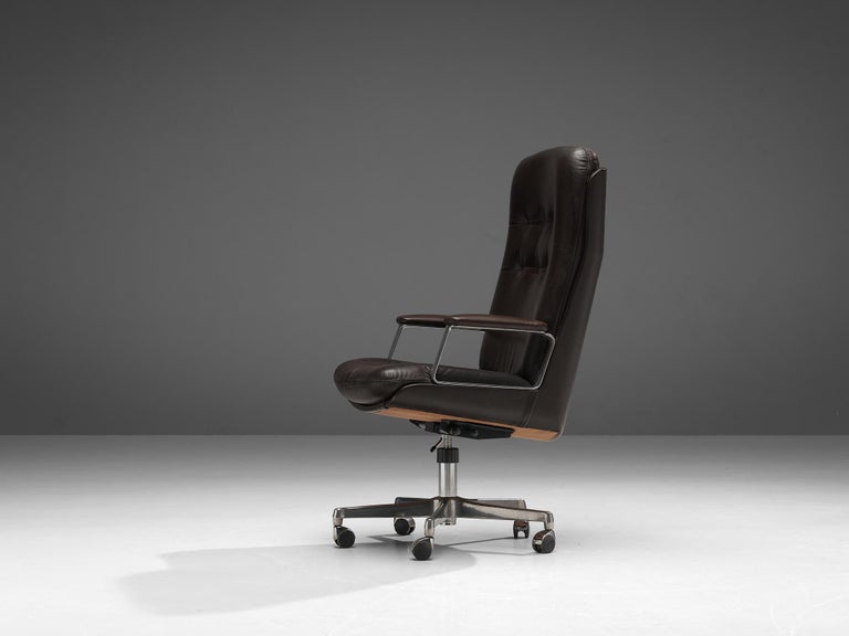 Osvaldo Borsani for Tecno, desk chair, leather, metal, Italy, 1960s

Osvaldo Borsani designed this swivel armchair as an office chair in the 1960s. The chair features a high, comfortable backrest with tufted details. The dark brown leather is also