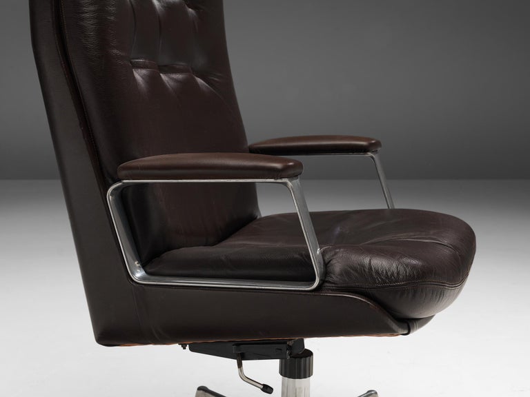 Osvaldo Borsani Desk Chair in Dark Brown Leather In Good Condition For Sale In Waalwijk, NL