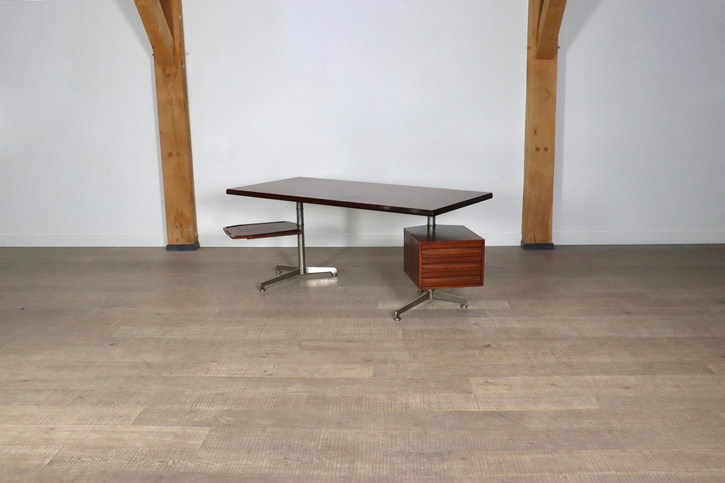 Osvaldo Borsani Desk For Tecno, Italy 1960s In Good Condition In ABCOUDE, UT