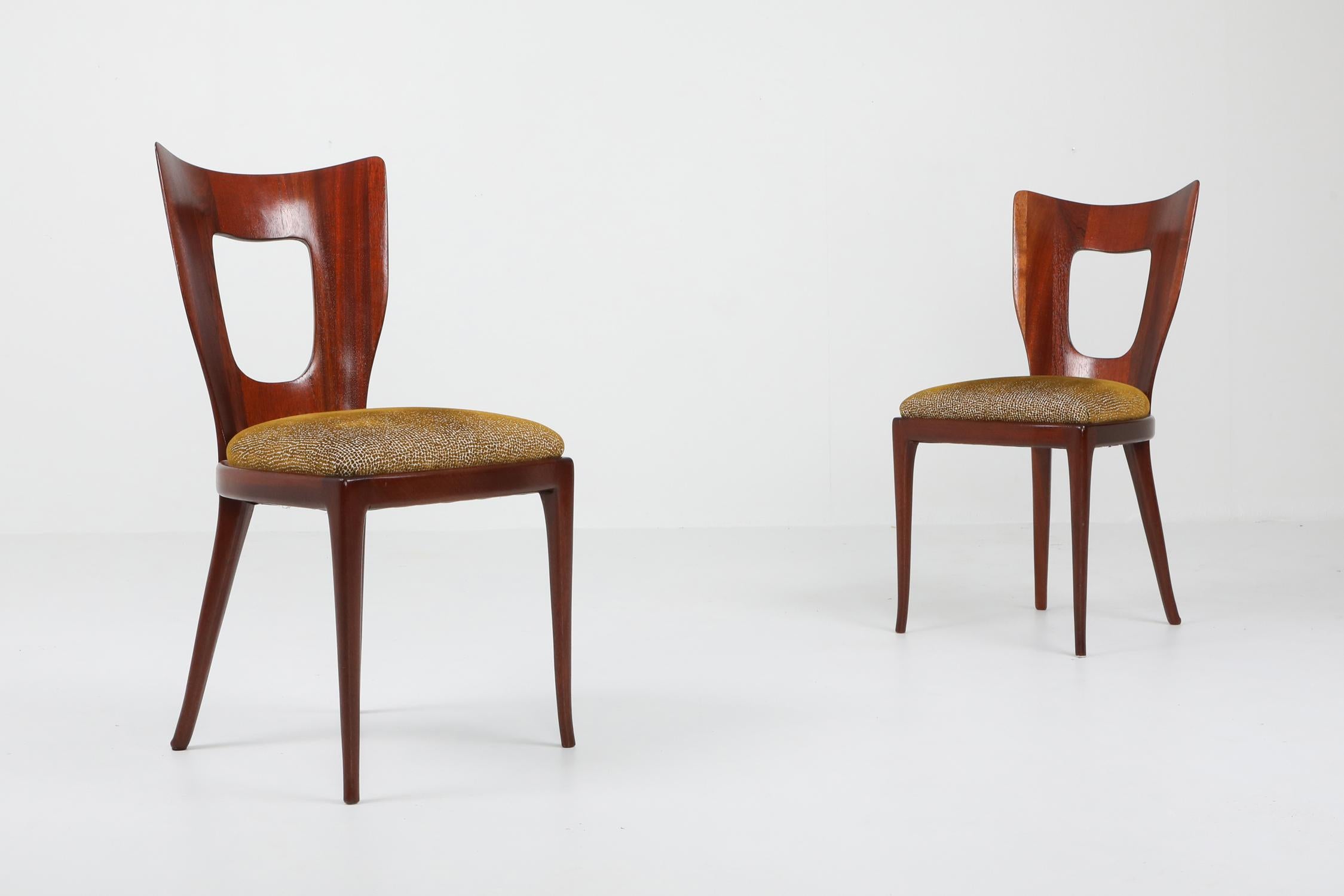 Osvaldo Borsani Dining Chairs in Mahogany In Good Condition In Antwerp, BE