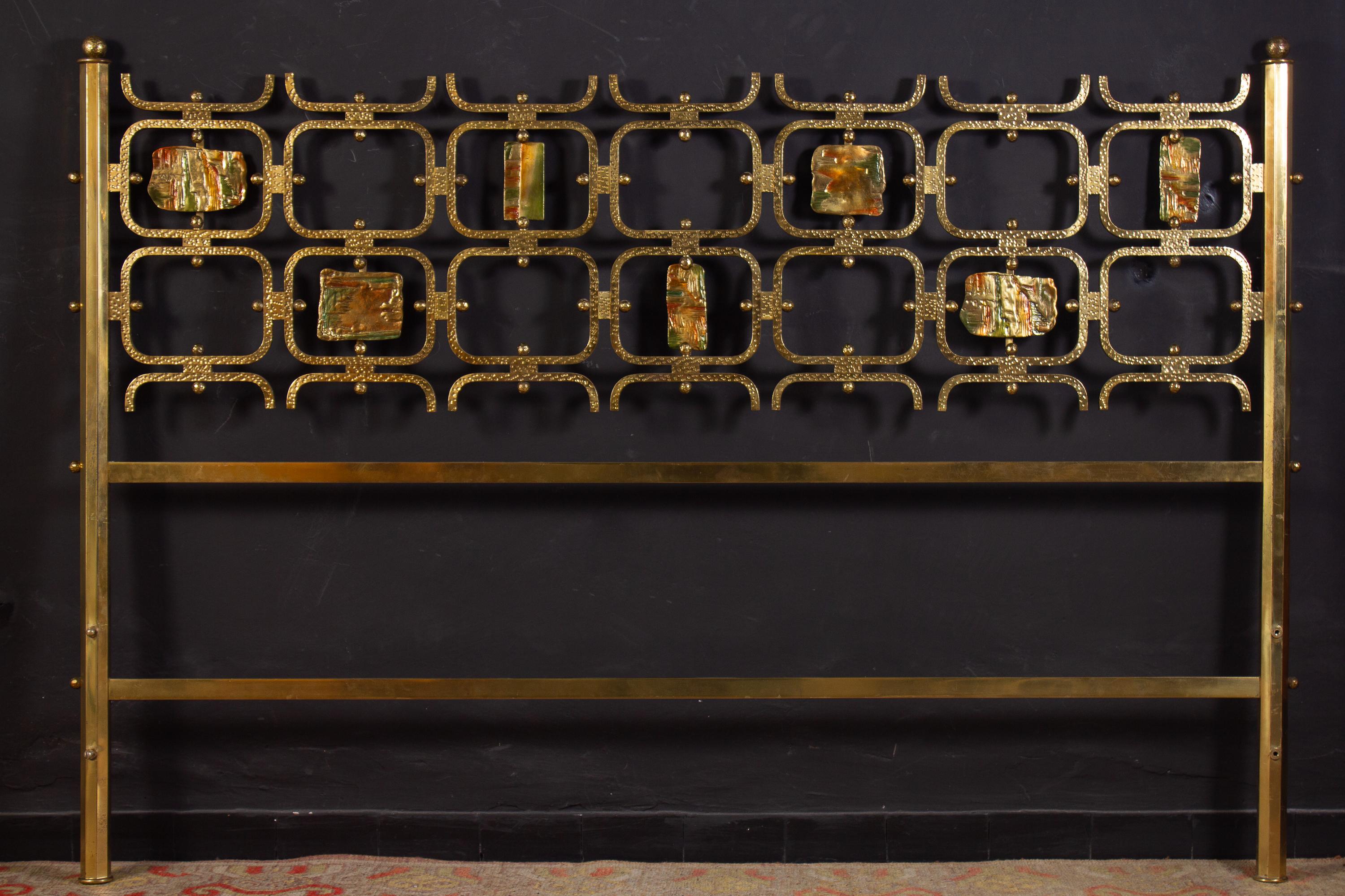 Important brass bed frame from the Italian designer, Osvaldo Borsani and sculptor, Arnaldo Pomodoro.
A fine piece of midcentury Italian bedroom furniture that will look fabulous in any home.
Produced circa 1958, the principal structure of the bed,