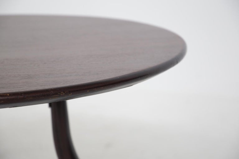 Osvaldo Borsani Elegant Coffee Table in Wood Walnut In Good Condition For Sale In Milano, IT