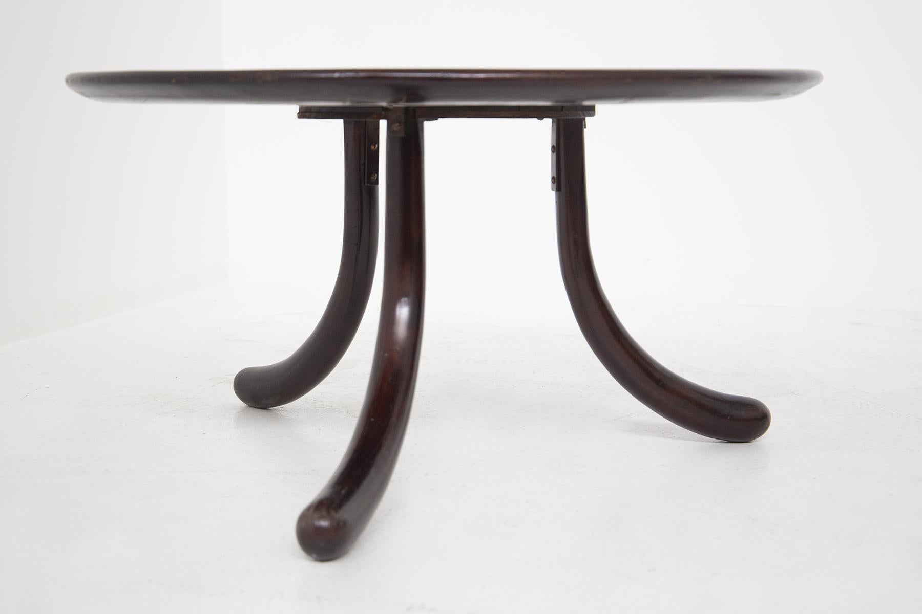 Osvaldo Borsani Elegant Coffee Table in Wood Walnut In Good Condition For Sale In Milano, IT
