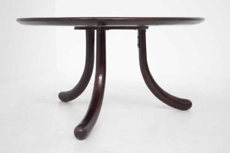Osvaldo Borsani Elegant Coffee Table in Wood Walnut For Sale 2