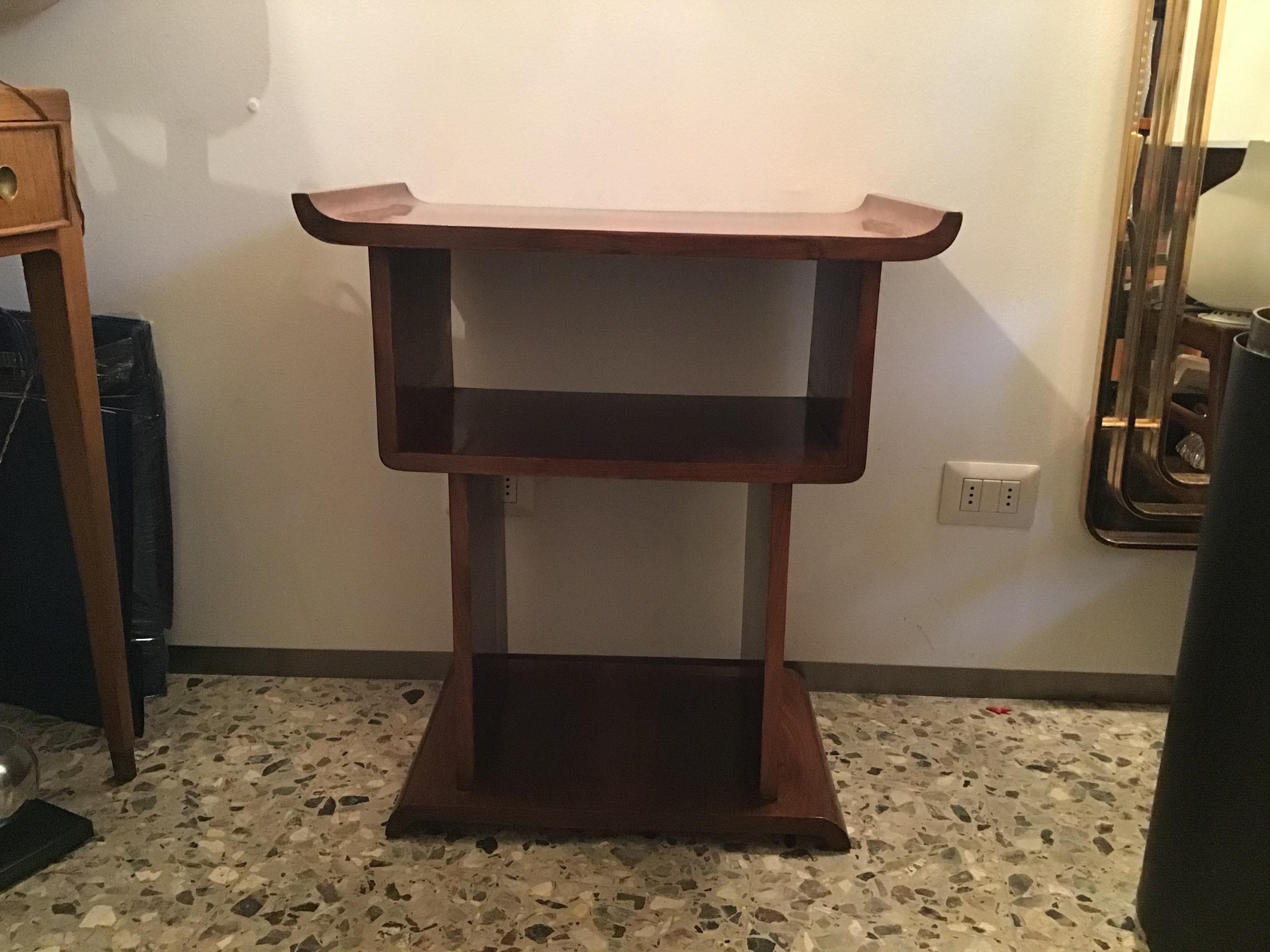 Osvaldo Borsani étagère walnut veneer wood, 1930, Italy.