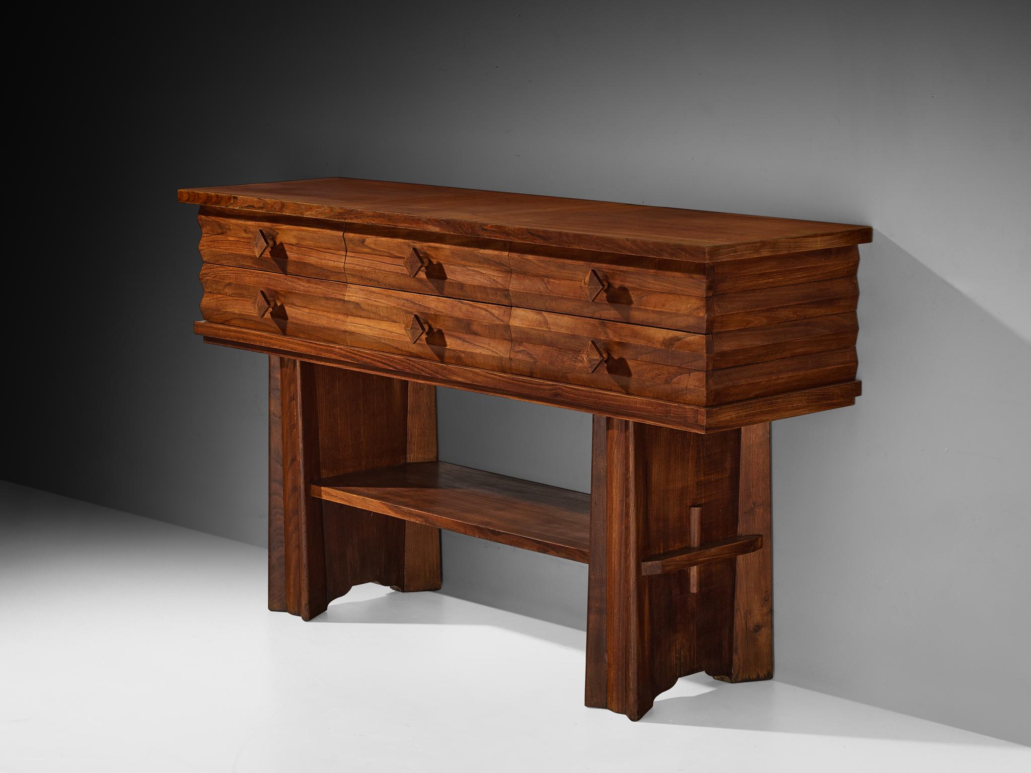 Osvaldo Borsani für Arredamenti Borsani Varedo,  Sideboard, Kastanie, Messing, Italien, erste Hälfte der 1930er Jahre

Ein frühes und raffiniertes Design des italienischen Visionärs Osvaldo Borsani. Dieses seltene hohe Sideboard für Arredamenti