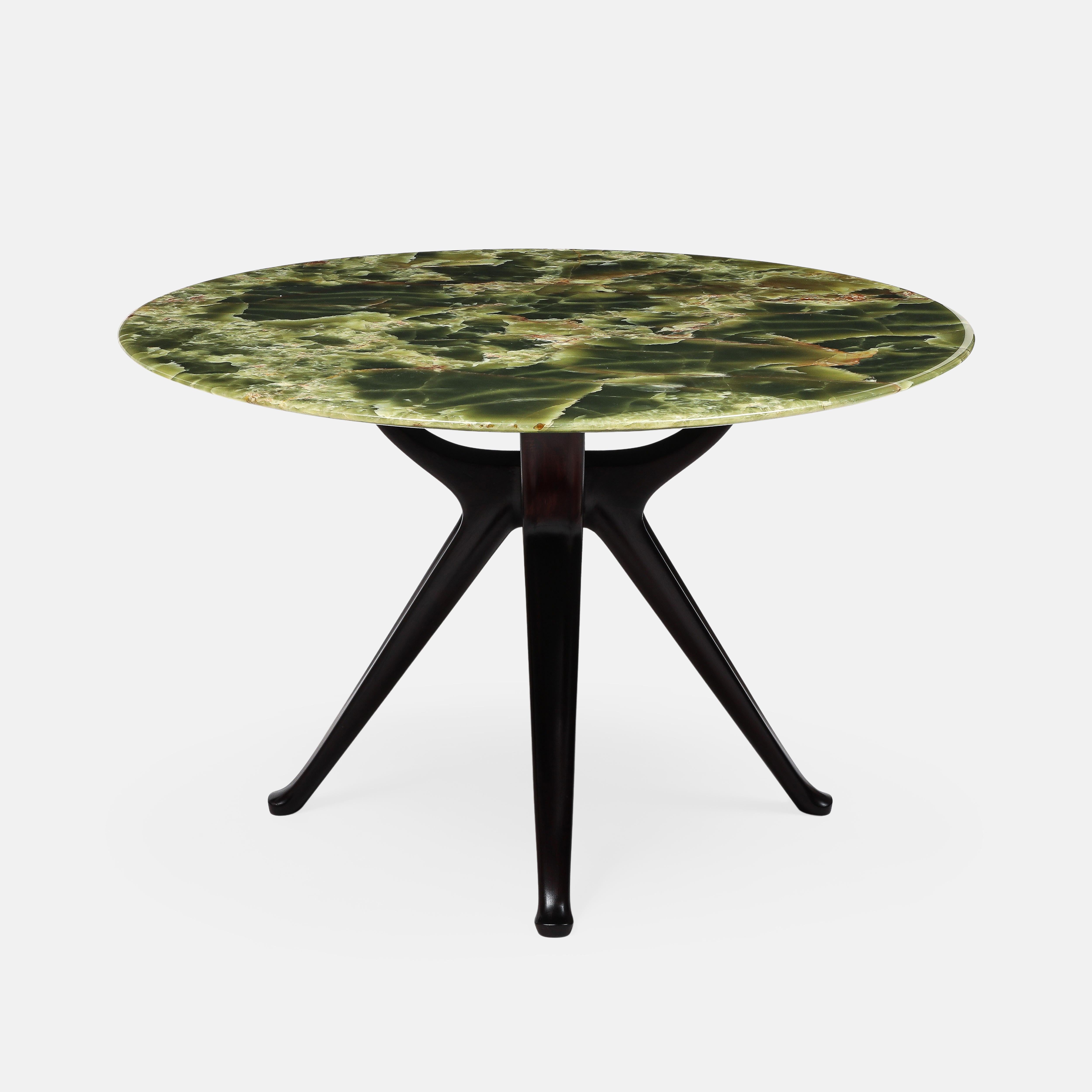 Osvaldo Borsani for ABV (Arredamenti Borsani Varedo) exquisite and rare center or round dining table model 7969 with its original green onyx marble table top resting on sculptural dark stained mahogany carved wood base, Italy, 1951.  This