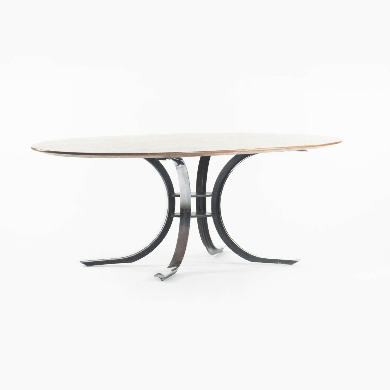 Moderne Osvaldo Borsani pour Stow Davis Table de salle à manger avec plateau en noyer et base en acier chromé en vente