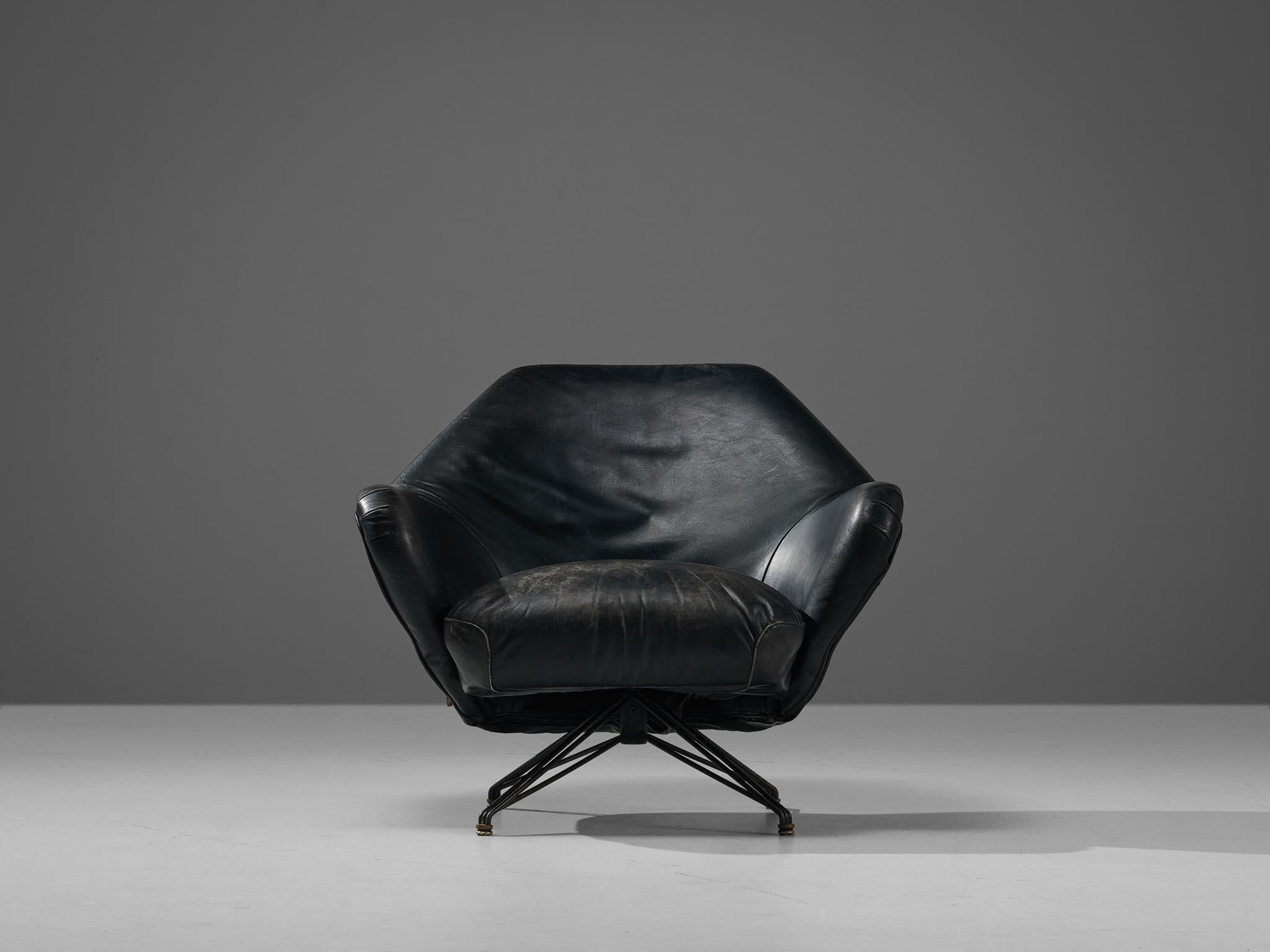 Osvaldo Borsani for Tecno, armchair model P32, leather, metal, brass, Italy, 1956

Osvaldo Borsani designed the 