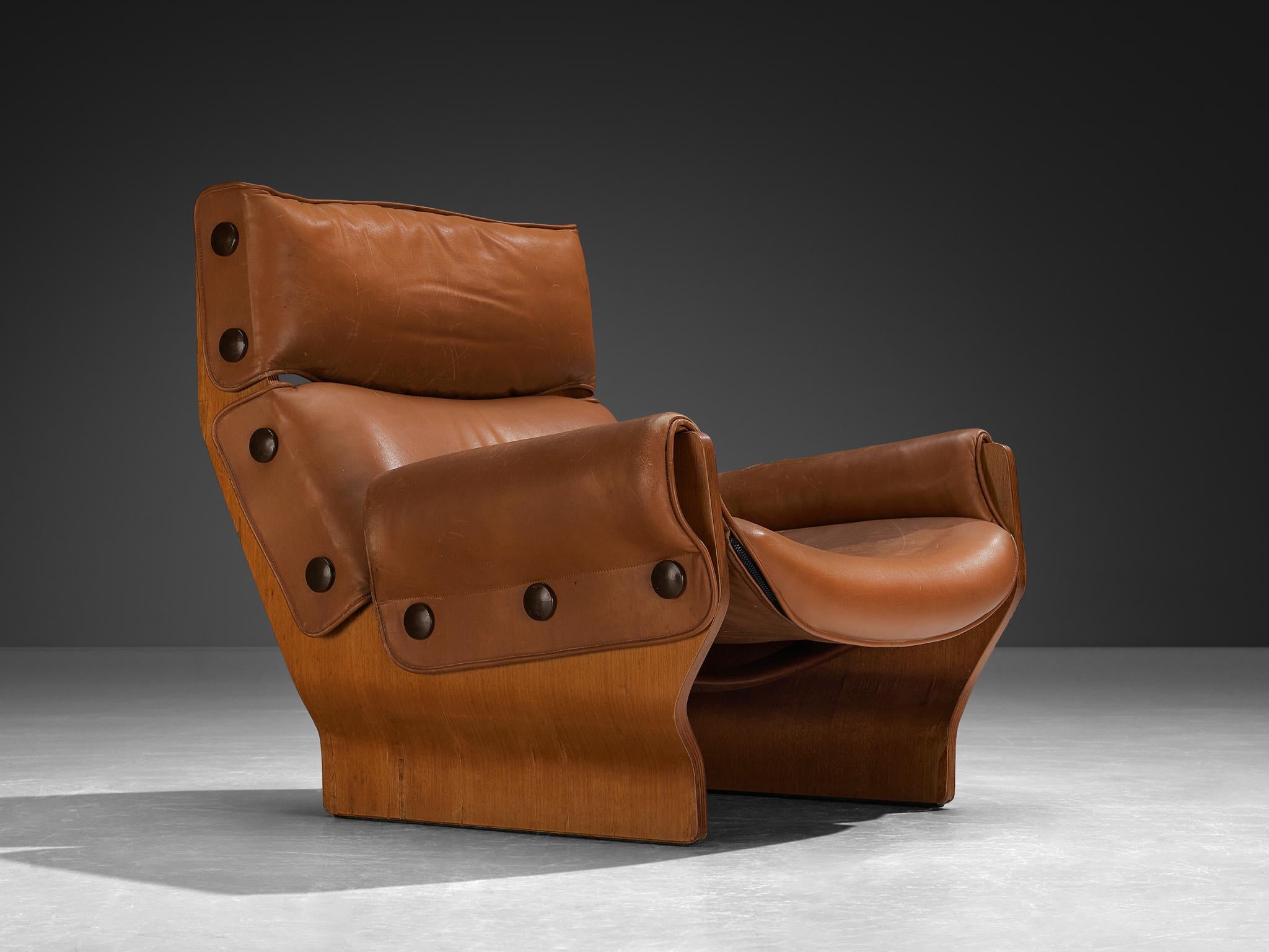 Italian Osvaldo Borsani for Tecno 'Canada' Lounge Chair in Leather For Sale