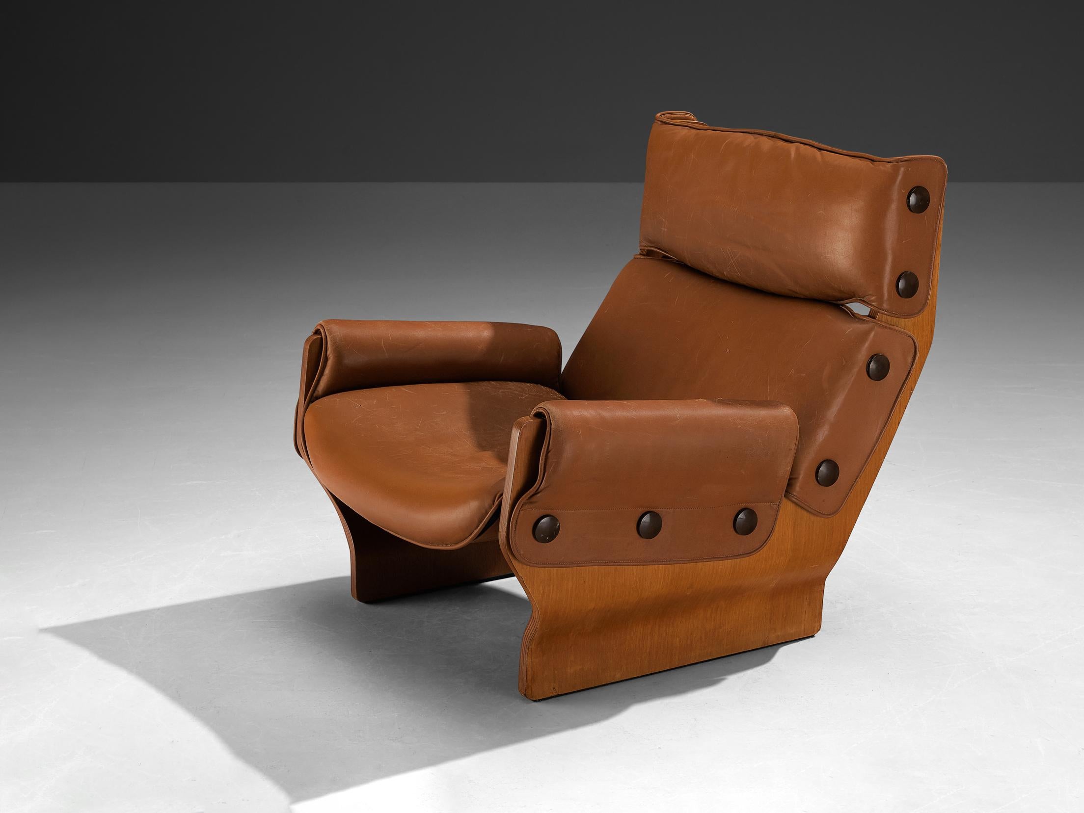 Osvaldo Borsani for Tecno 'Canada' Lounge Chair in Leather In Good Condition For Sale In Waalwijk, NL