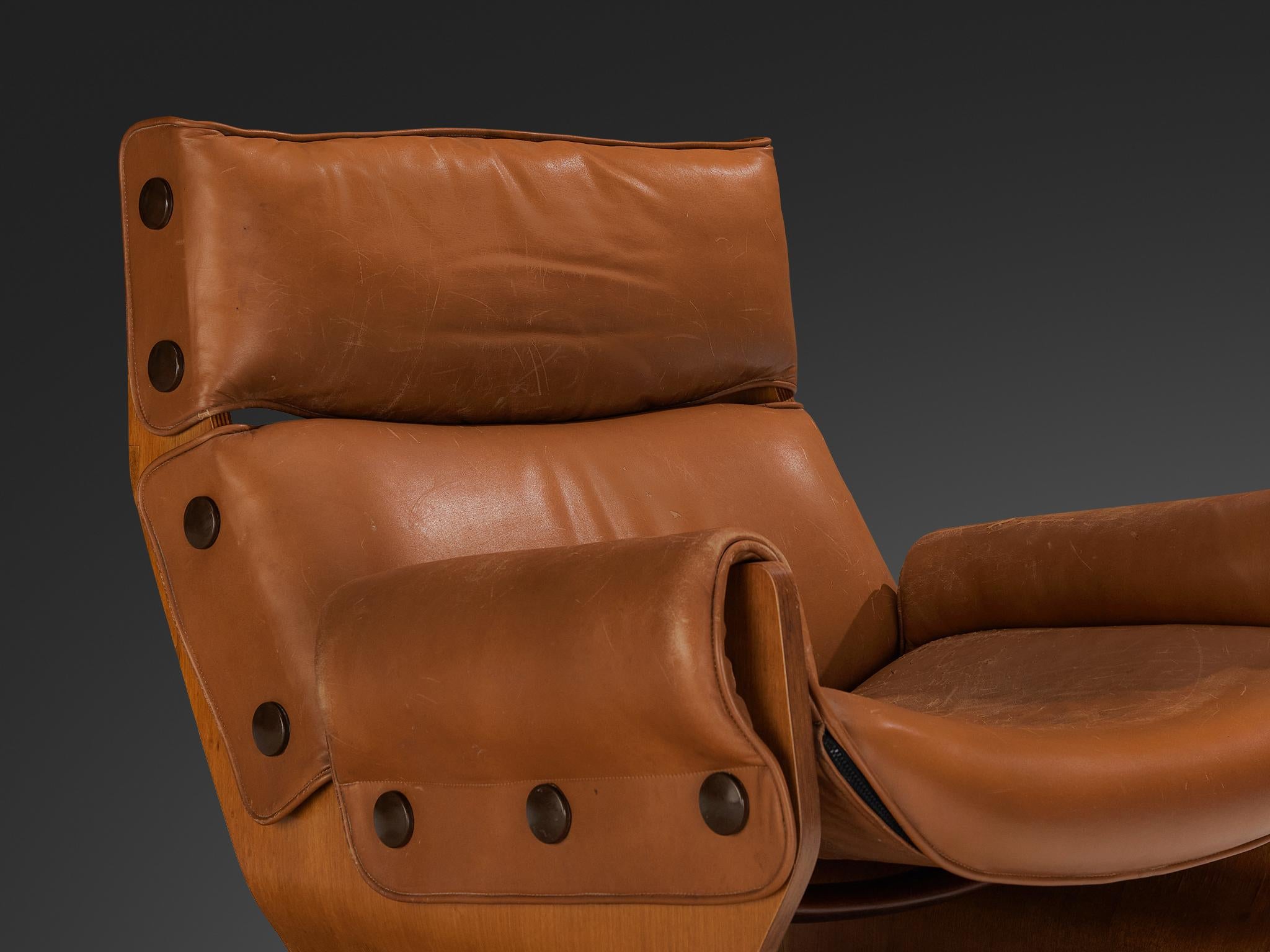Osvaldo Borsani for Tecno 'Canada' Lounge Chair in Leather For Sale 2