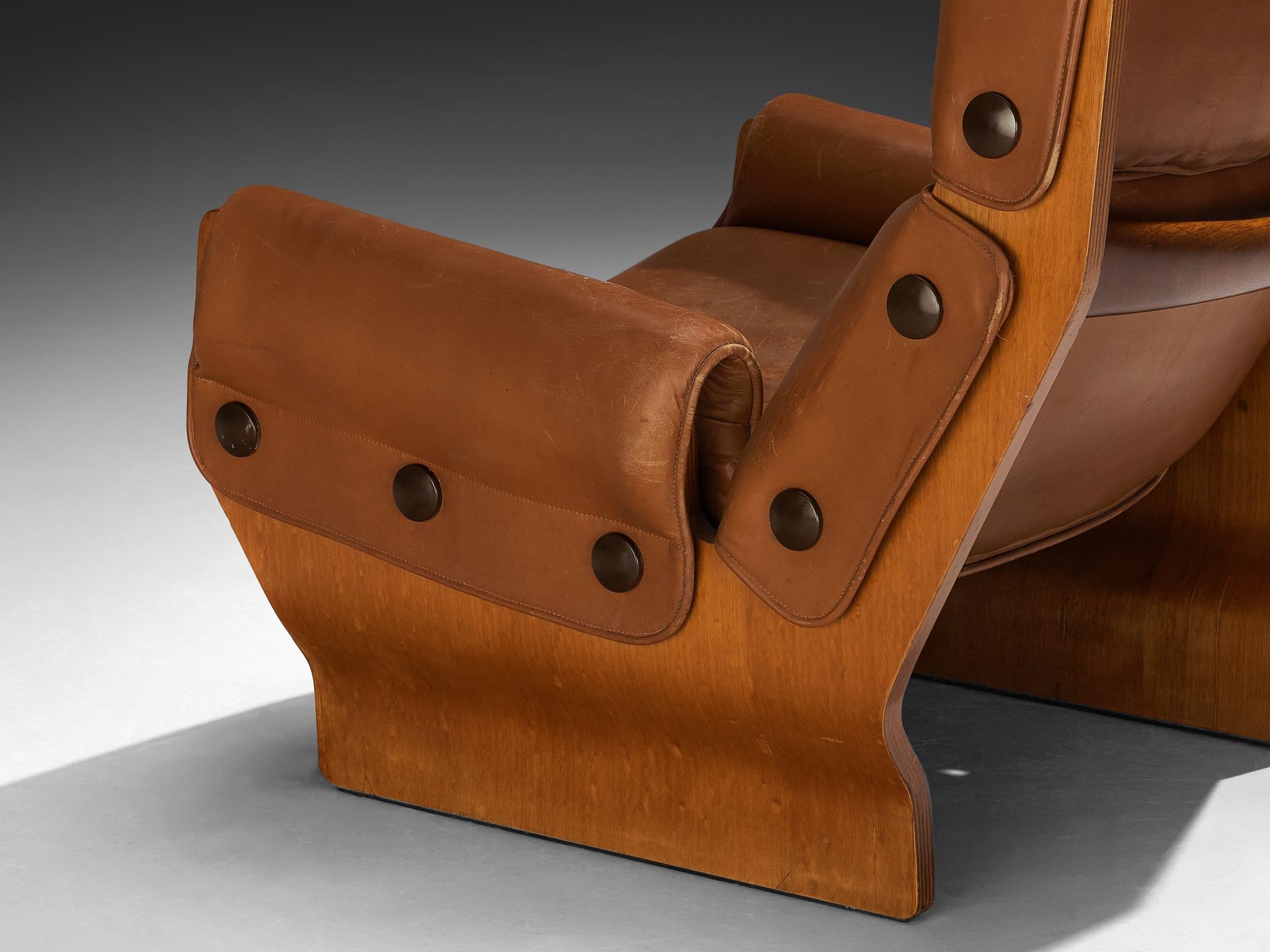 Osvaldo Borsani for Tecno 'Canada' Lounge Chair in Leather For Sale 3