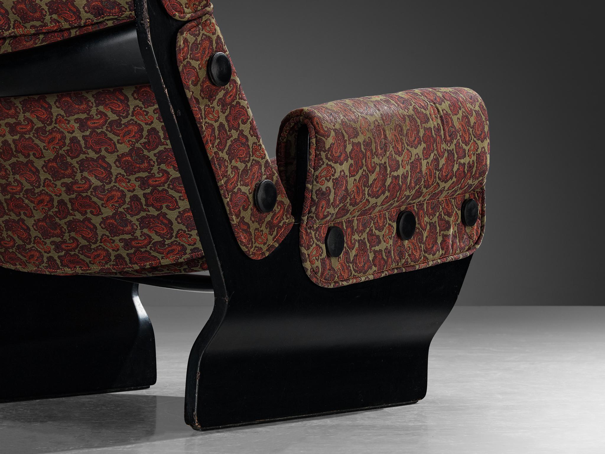 Osvaldo Borsani for Tecno 'Canada' Lounge Chair in Paisley Fabric and Wood In Good Condition For Sale In Waalwijk, NL