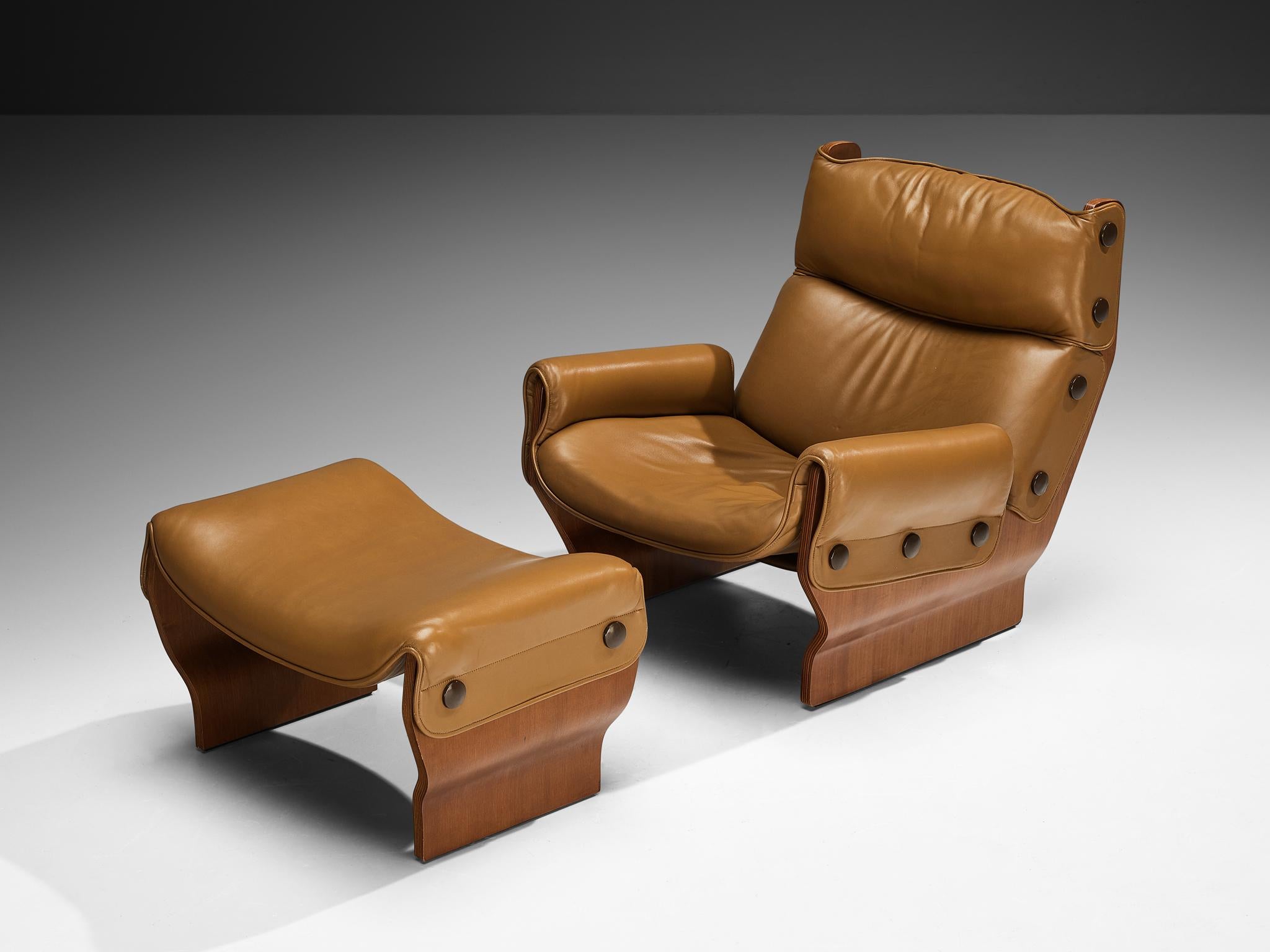 italien Osvaldo Borsani for Tecno 'Canada' Lounge Chairs and Ottoman (Chaises longues et poufs) en vente