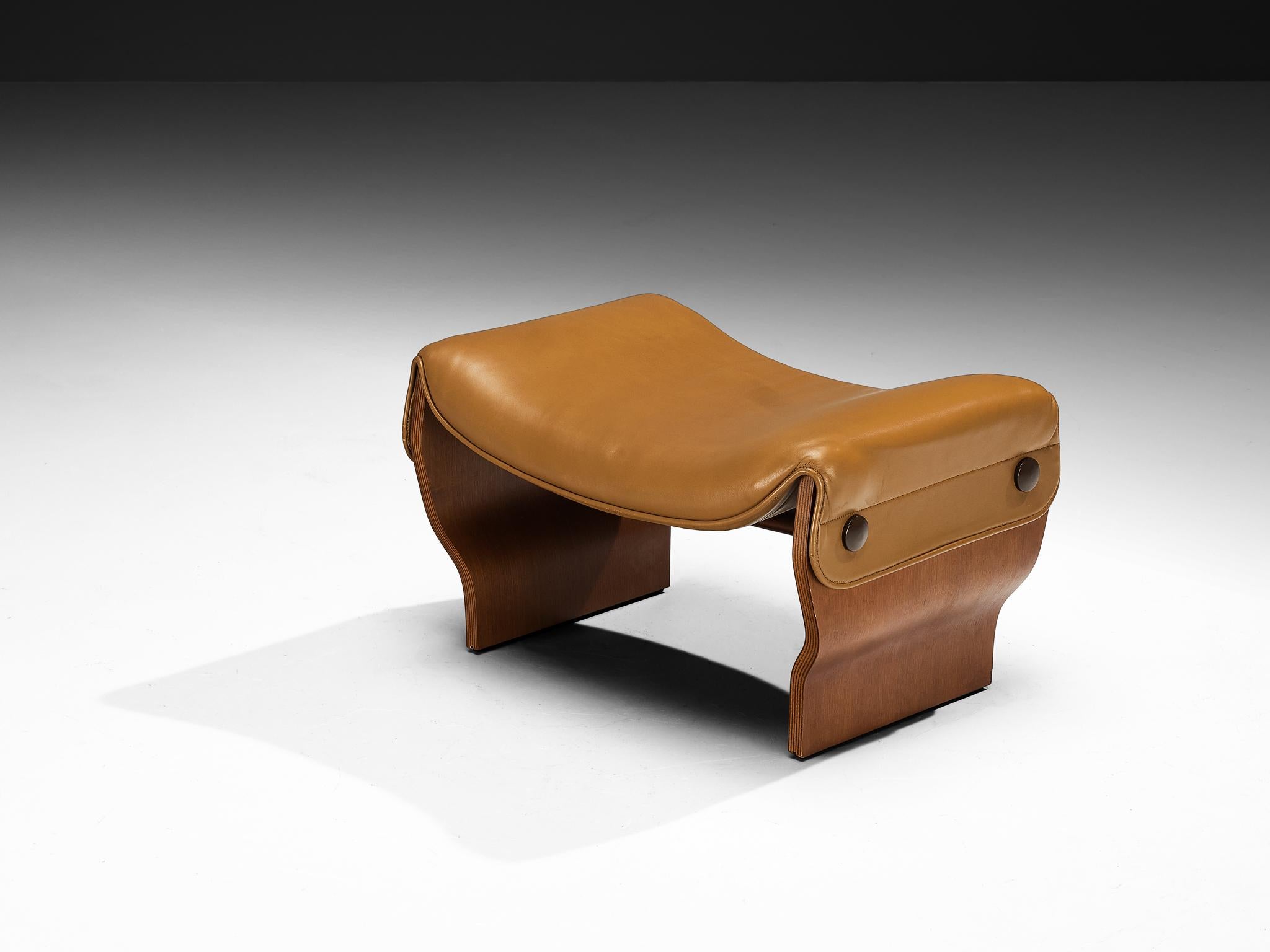 Osvaldo Borsani for Tecno 'Canada' Lounge Chairs and Ottoman (Chaises longues et poufs) en vente 1