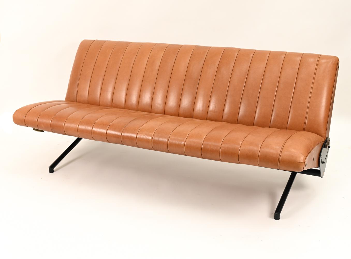 20th Century Osvaldo Borsani for Tecno D70 Reclining Sofa For Sale