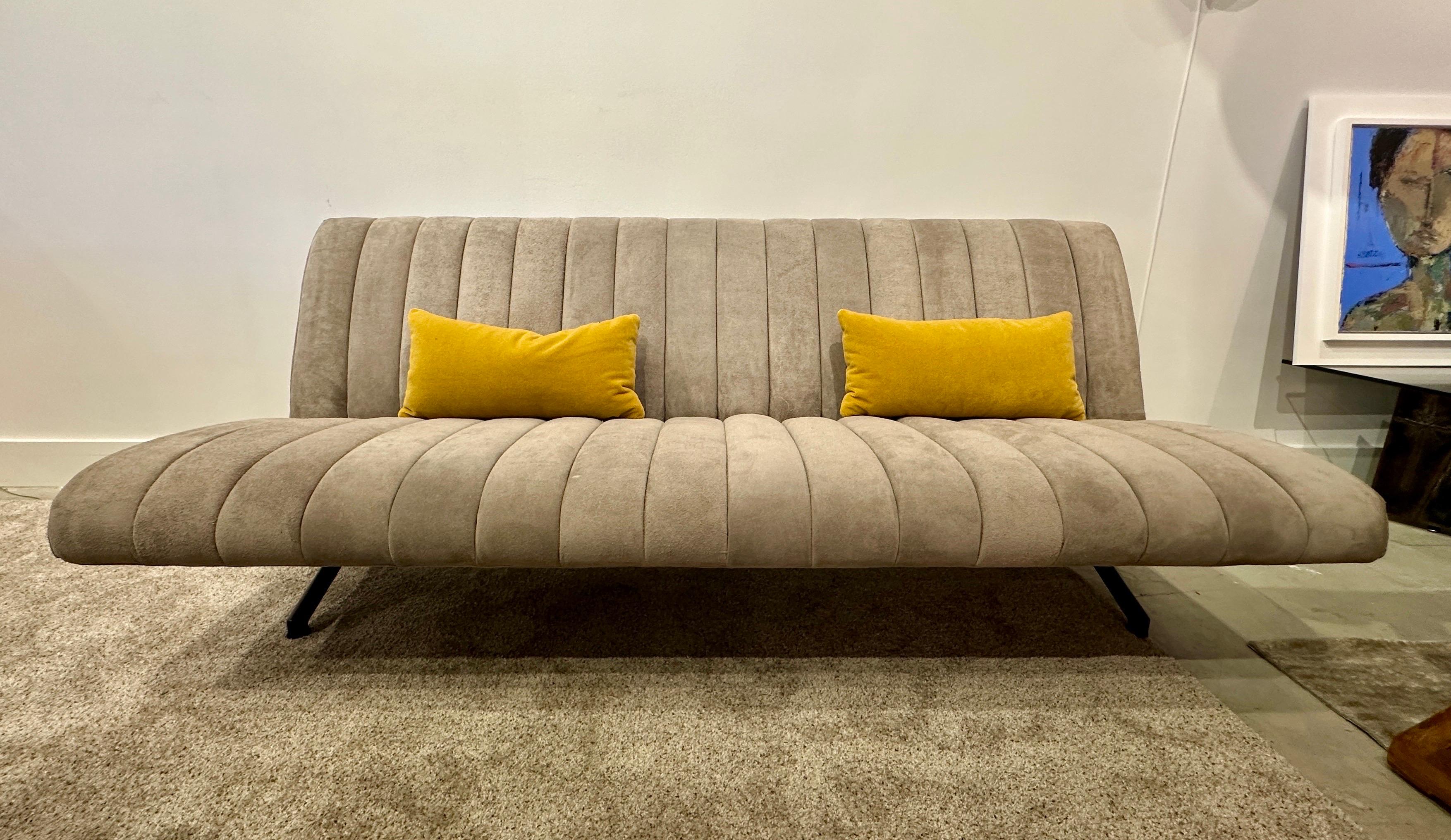 Mid-20th Century Osvaldo Borsani for Tecno 'D70' Sofa in Gray Suede Leather For Sale