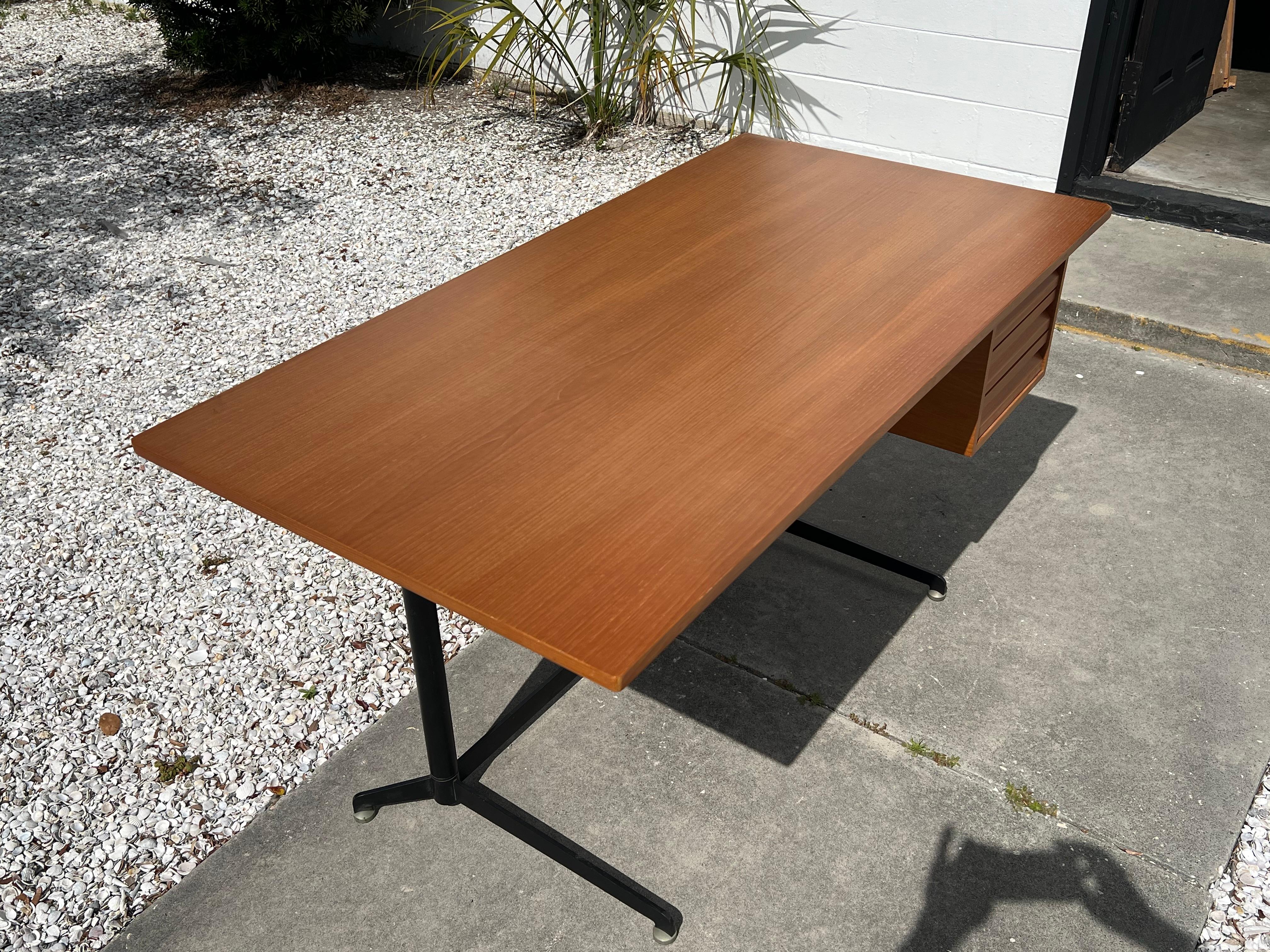 Osvaldo Borsani for Tecno Desk, circa 1950s For Sale 5