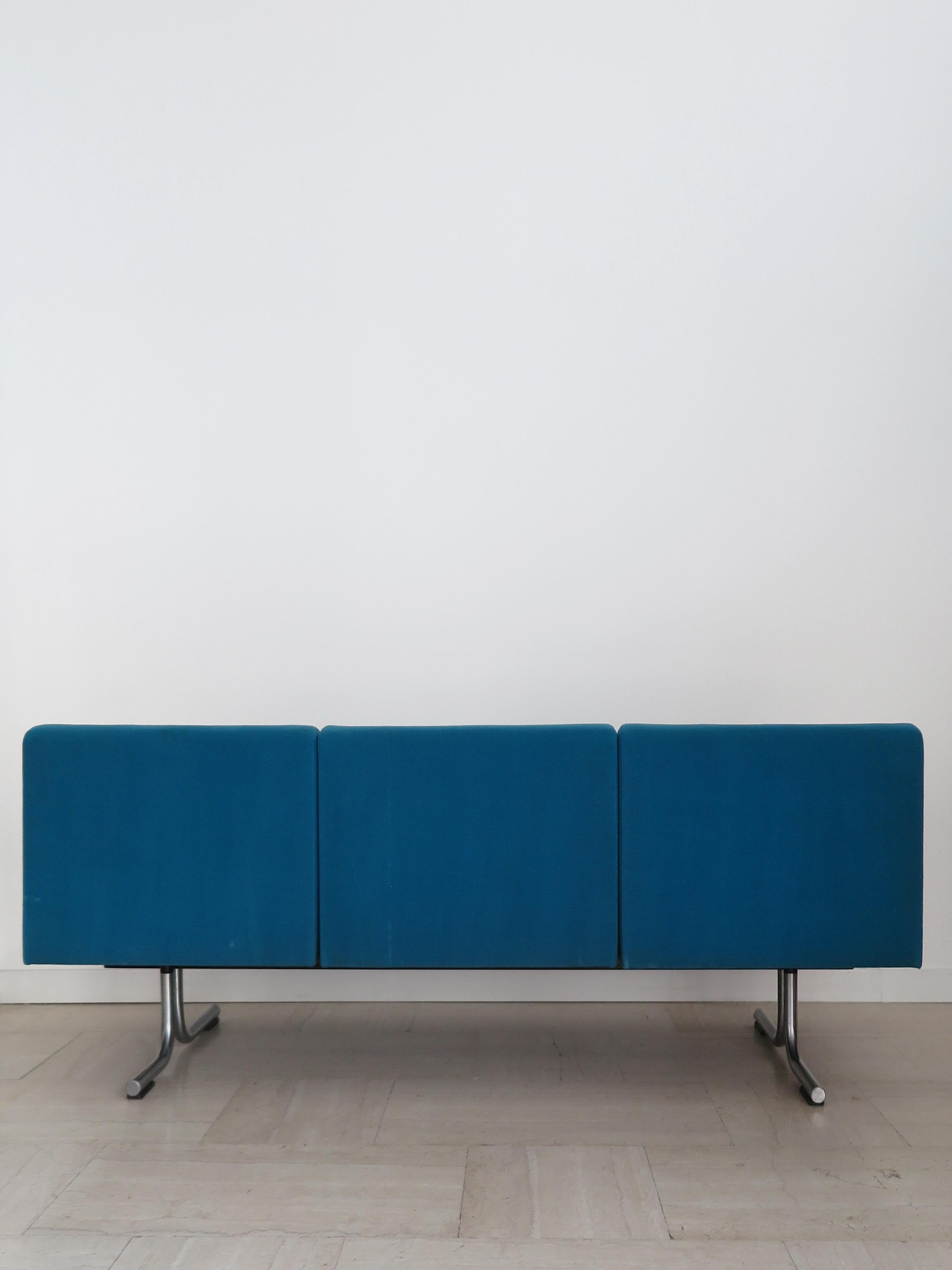 Mid-Century Modern Osvaldo Borsani pour Tecno Italian Blue Sofa des années 1970 en vente