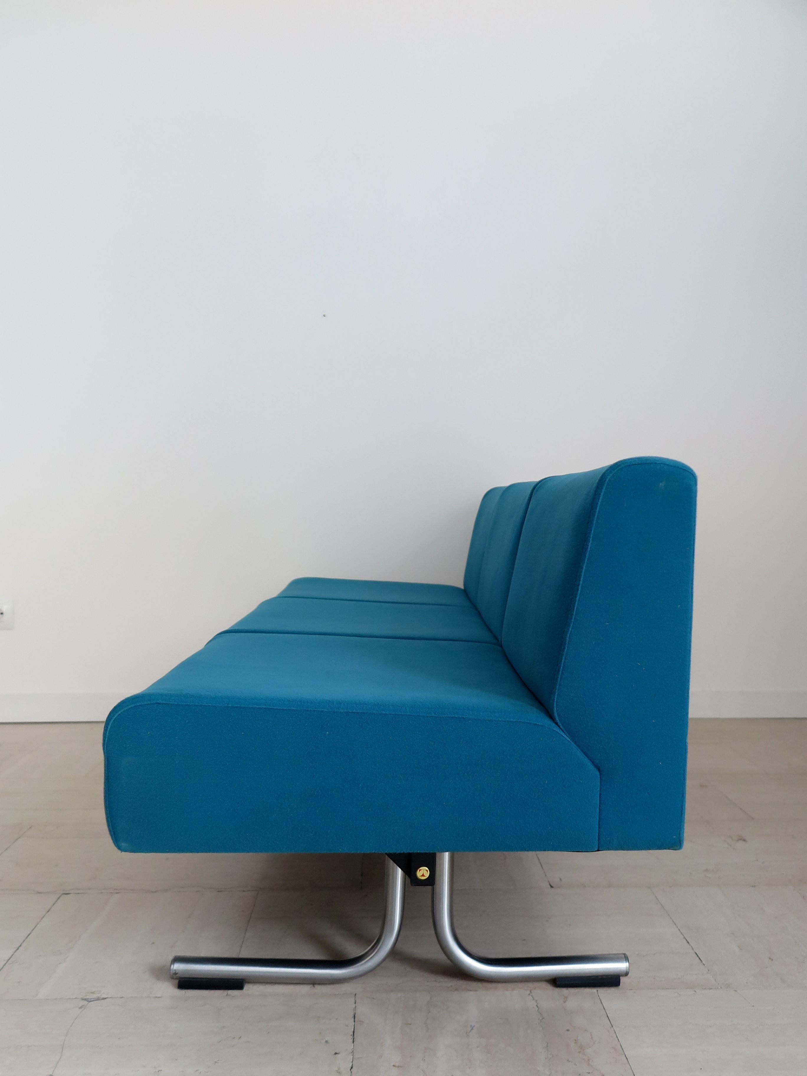 italien Osvaldo Borsani pour Tecno Italian Blue Sofa des années 1970 en vente