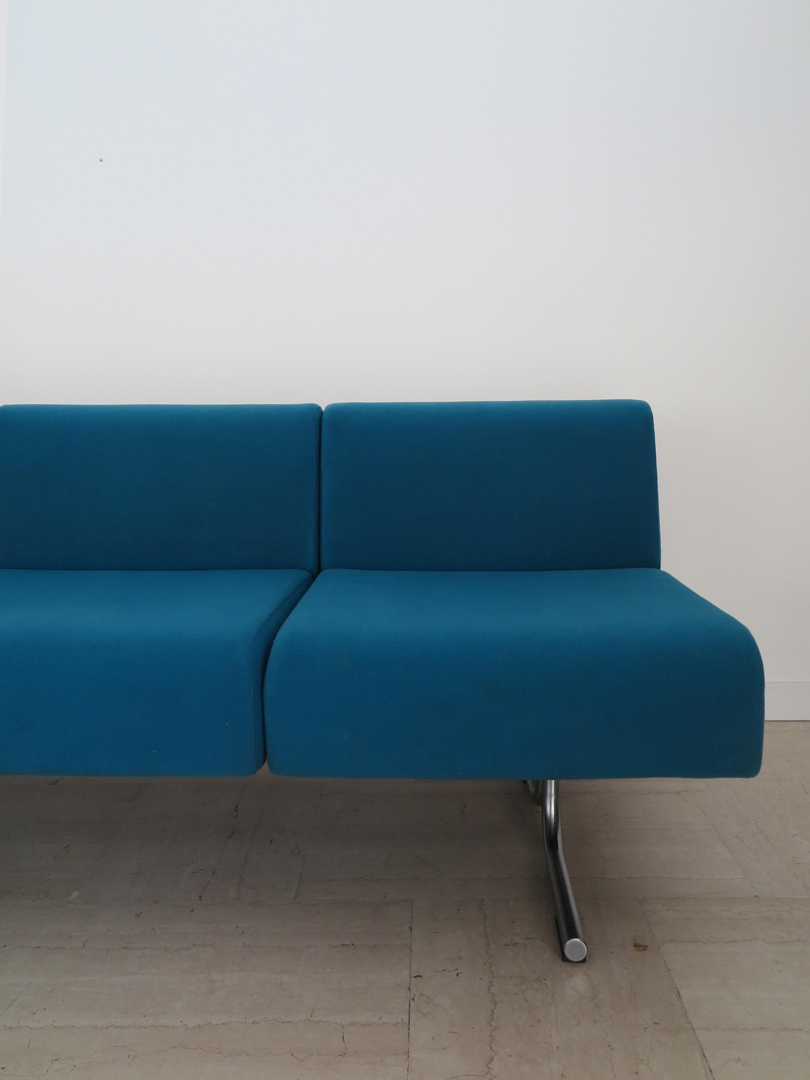 Fin du XIXe siècle Osvaldo Borsani pour Tecno Italian Blue Sofa des années 1970 en vente