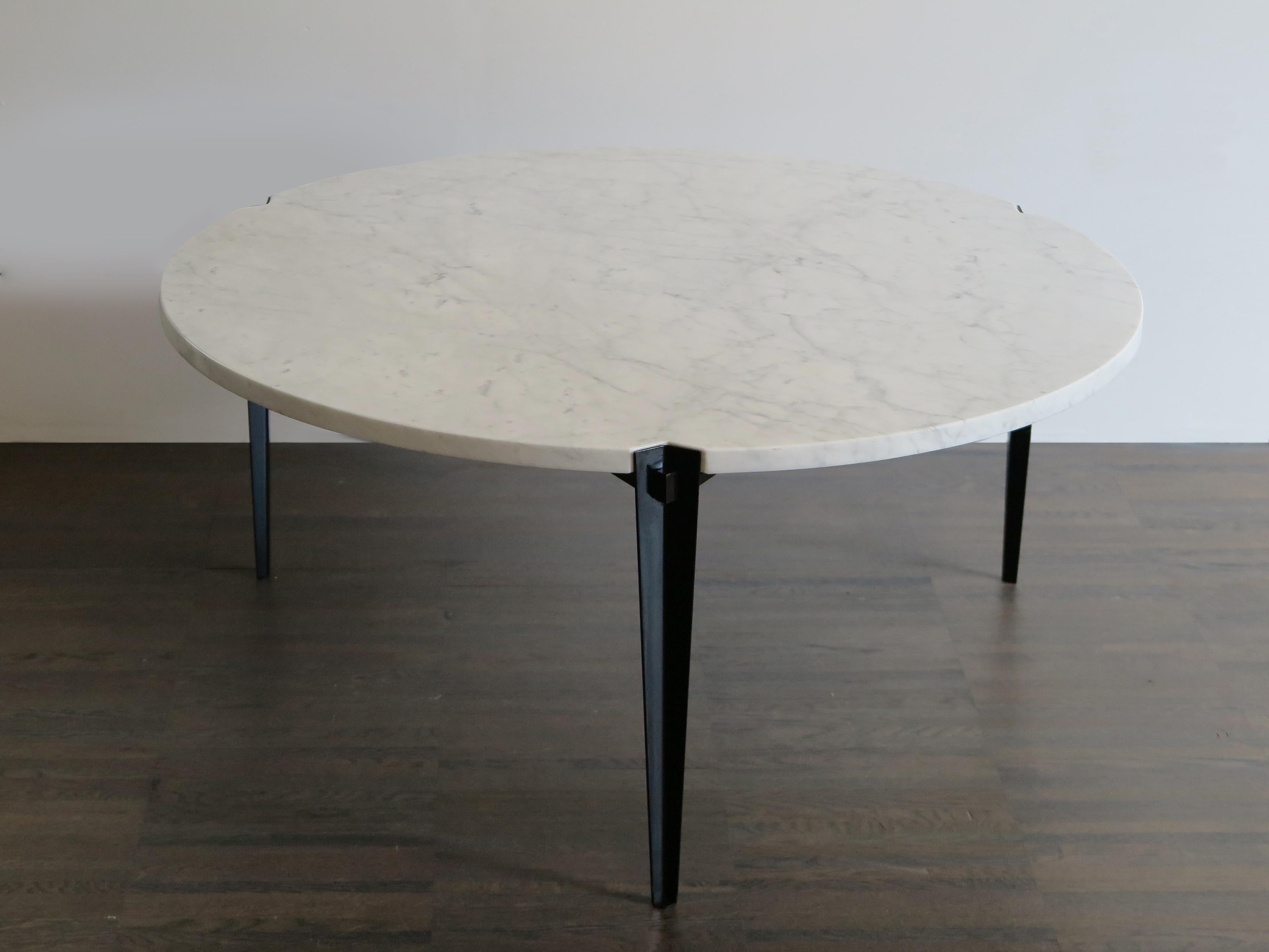 Mid-Century Modern Osvaldo Borsani for Tecno Italian Round White Marble Coffee Table 