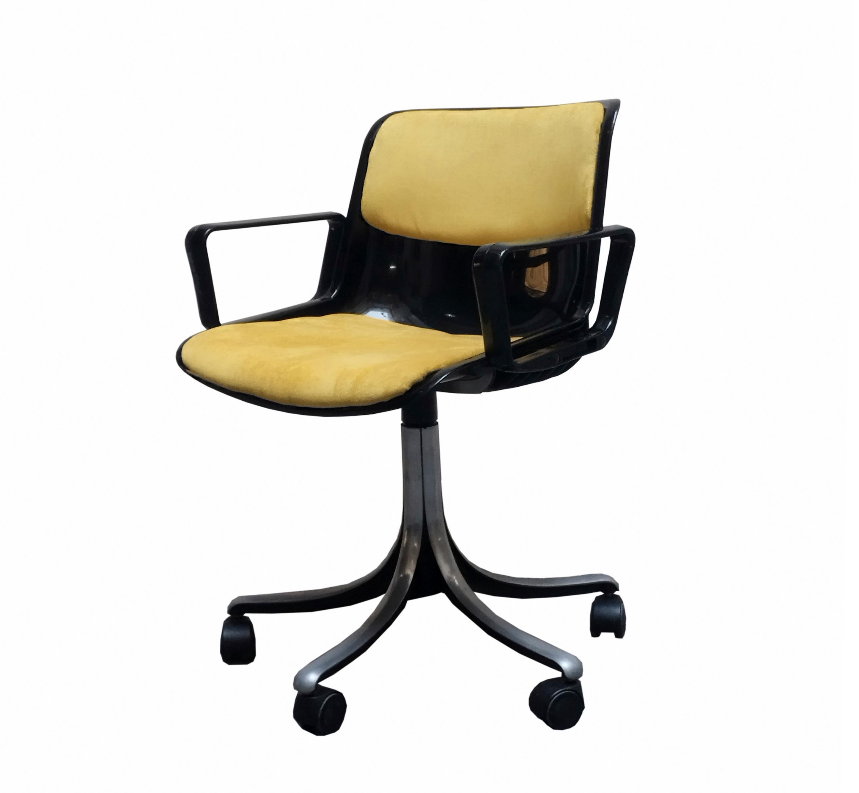 Rare yellow Modus office chair with armrests and adjustable height, designed by Osvaldo Borsani and produced for Tecno 1970. 