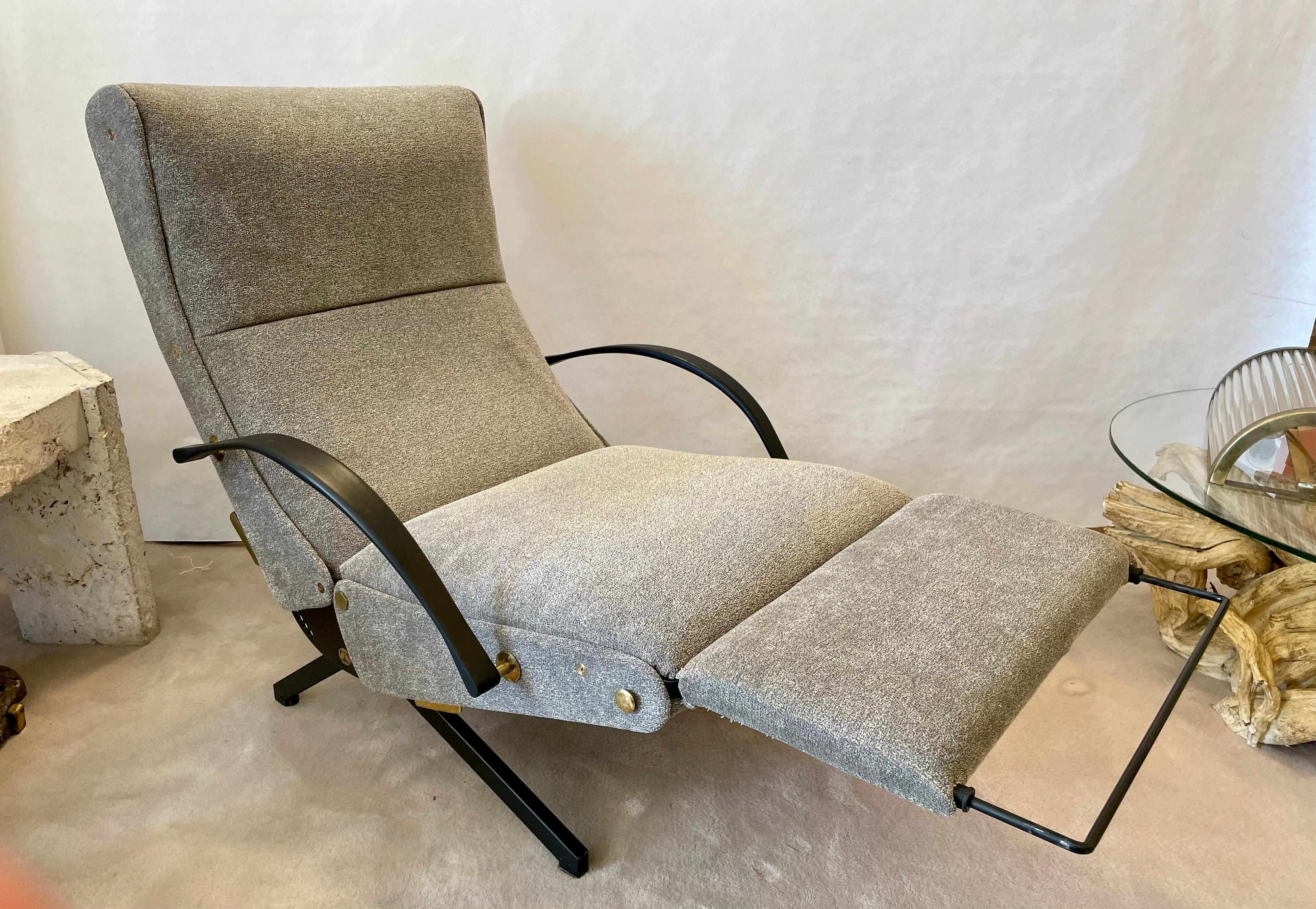 Osvaldo Borsani for Tecno, P40 lounge chair, Italy, 1955.
Early edition P40 lounge chairs by Osvaldo Borsani for Tecno.
Adjustable backrest armrests and seat, an iconic piece of Italian 1950s design.
These pieces feature new fabric, original