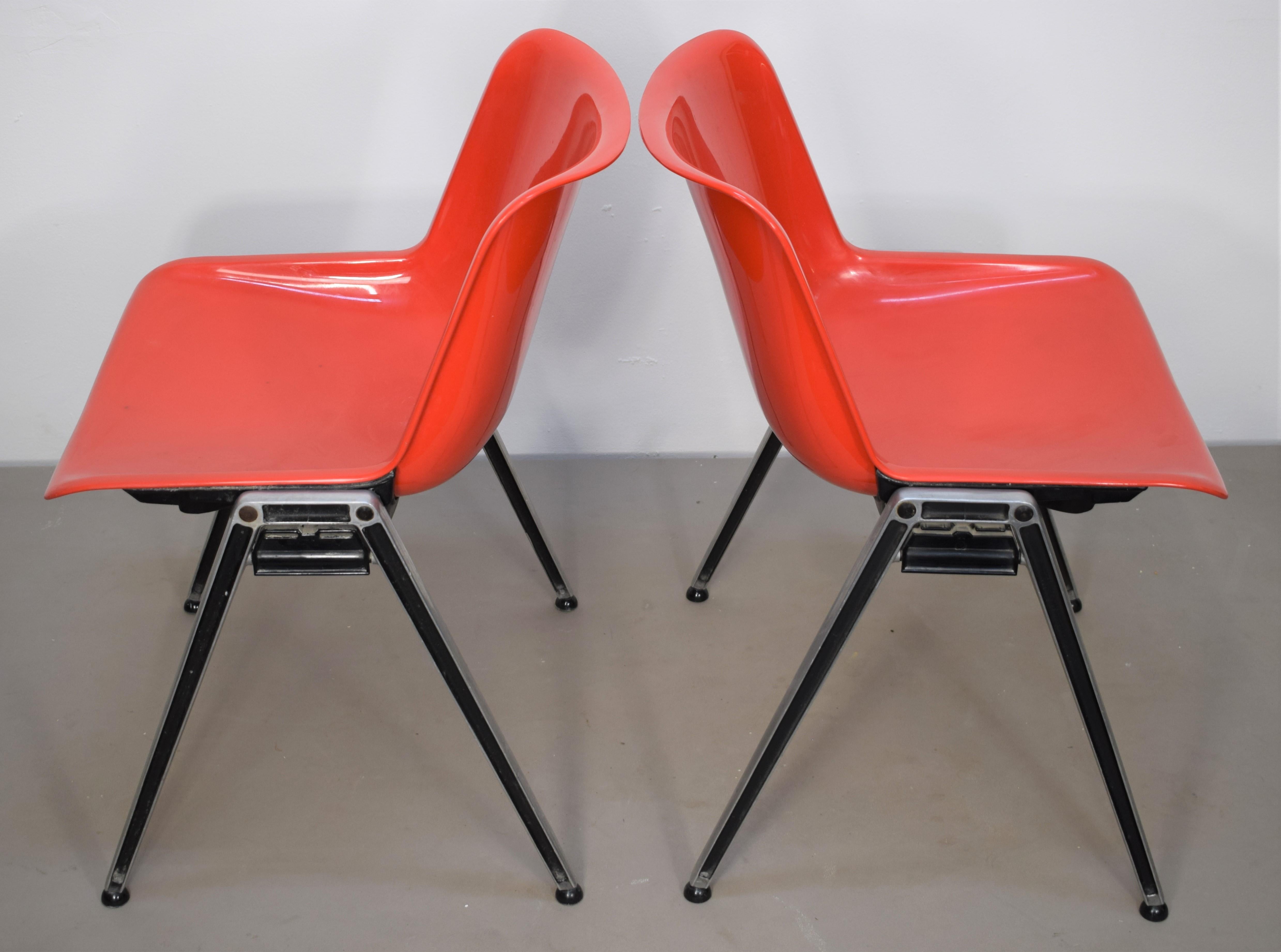 Mid-Century Modern Osvaldo Borsani for Tecno, Pair of Italian Plastic Chairs, 1970s