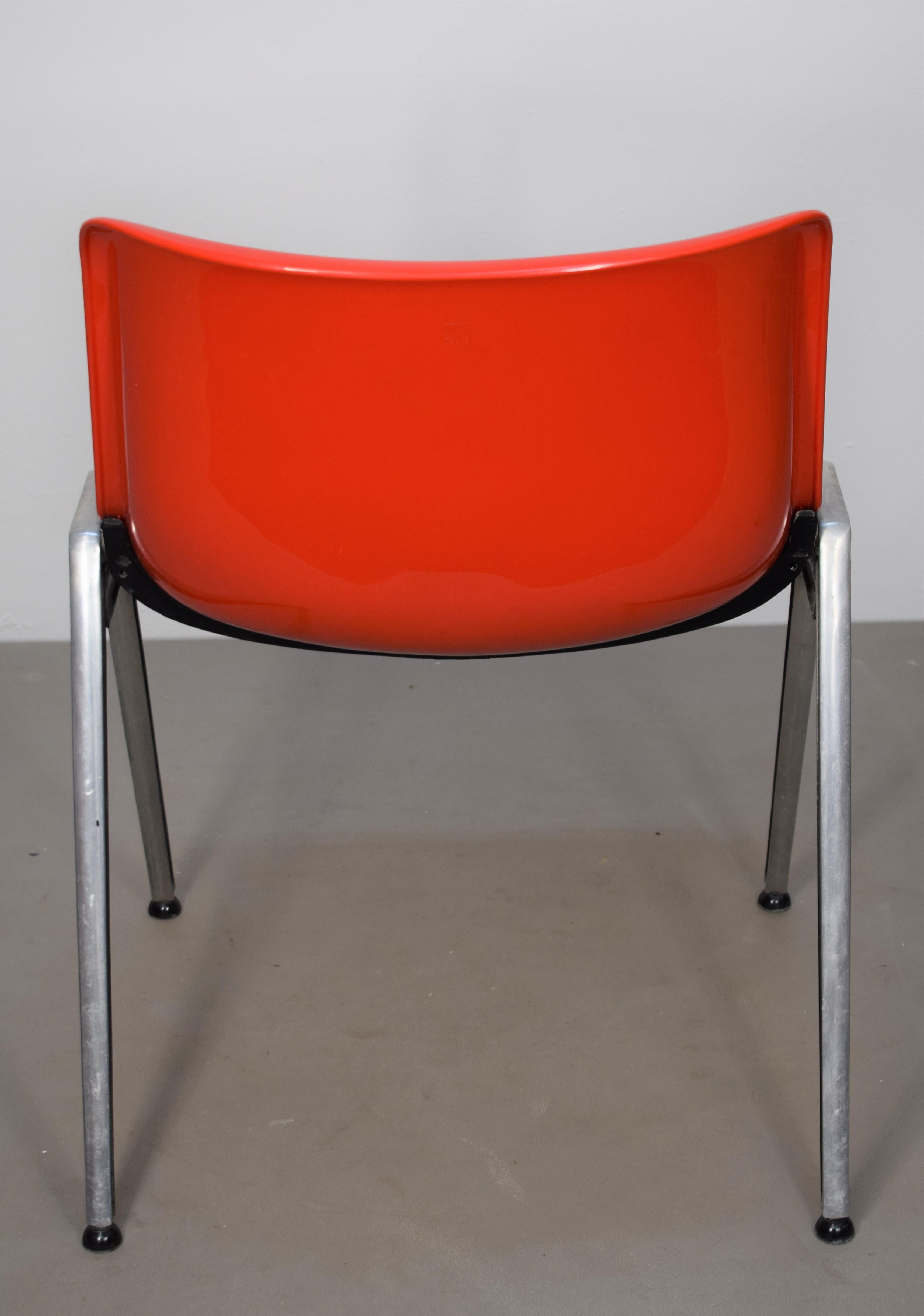 Osvaldo Borsani for Tecno, Pair of Italian Plastic Chairs, 1970s 2