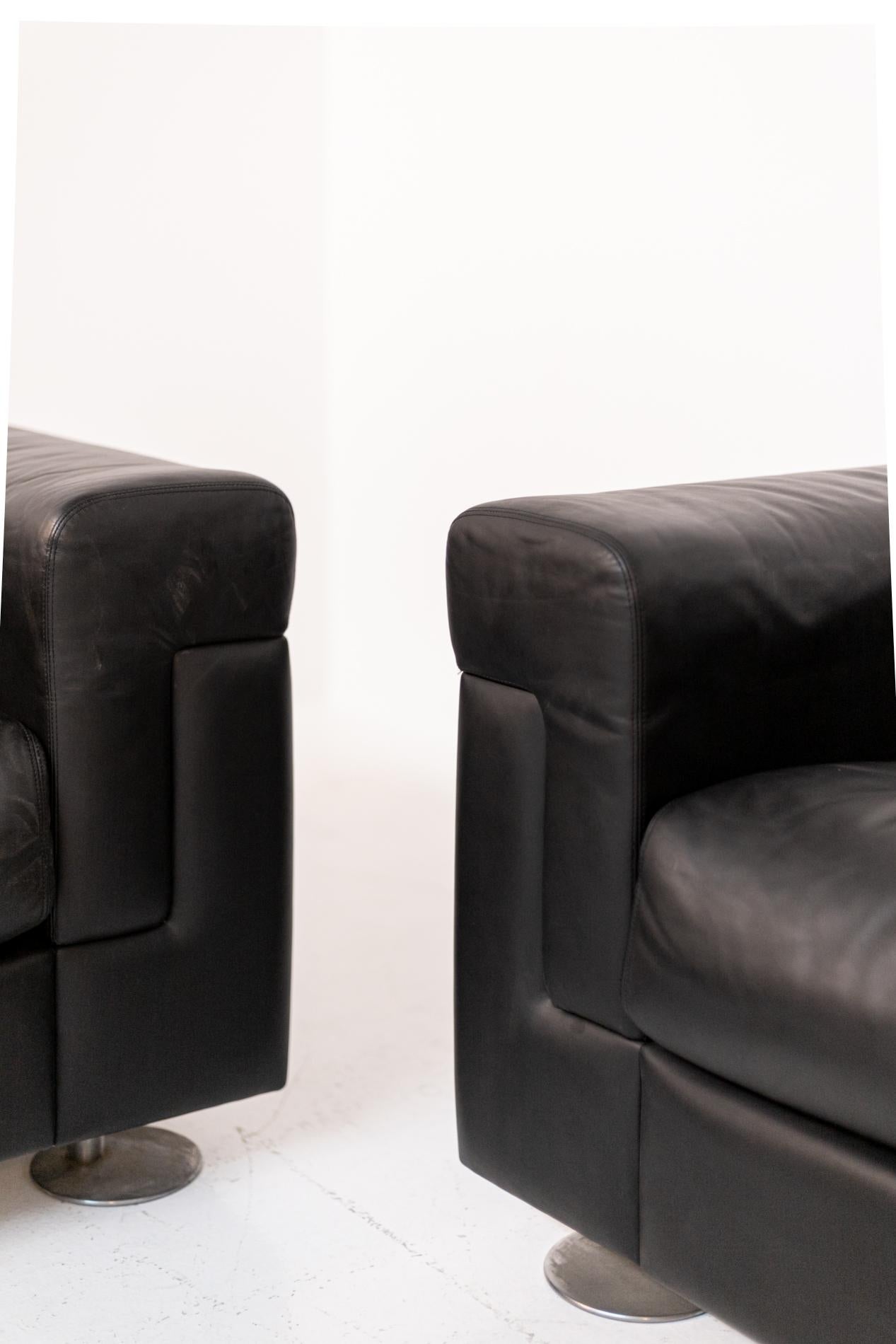 Osvaldo Borsani for Tecno Pairs of Armchairs in Black Leather, Mod D120 For Sale 3