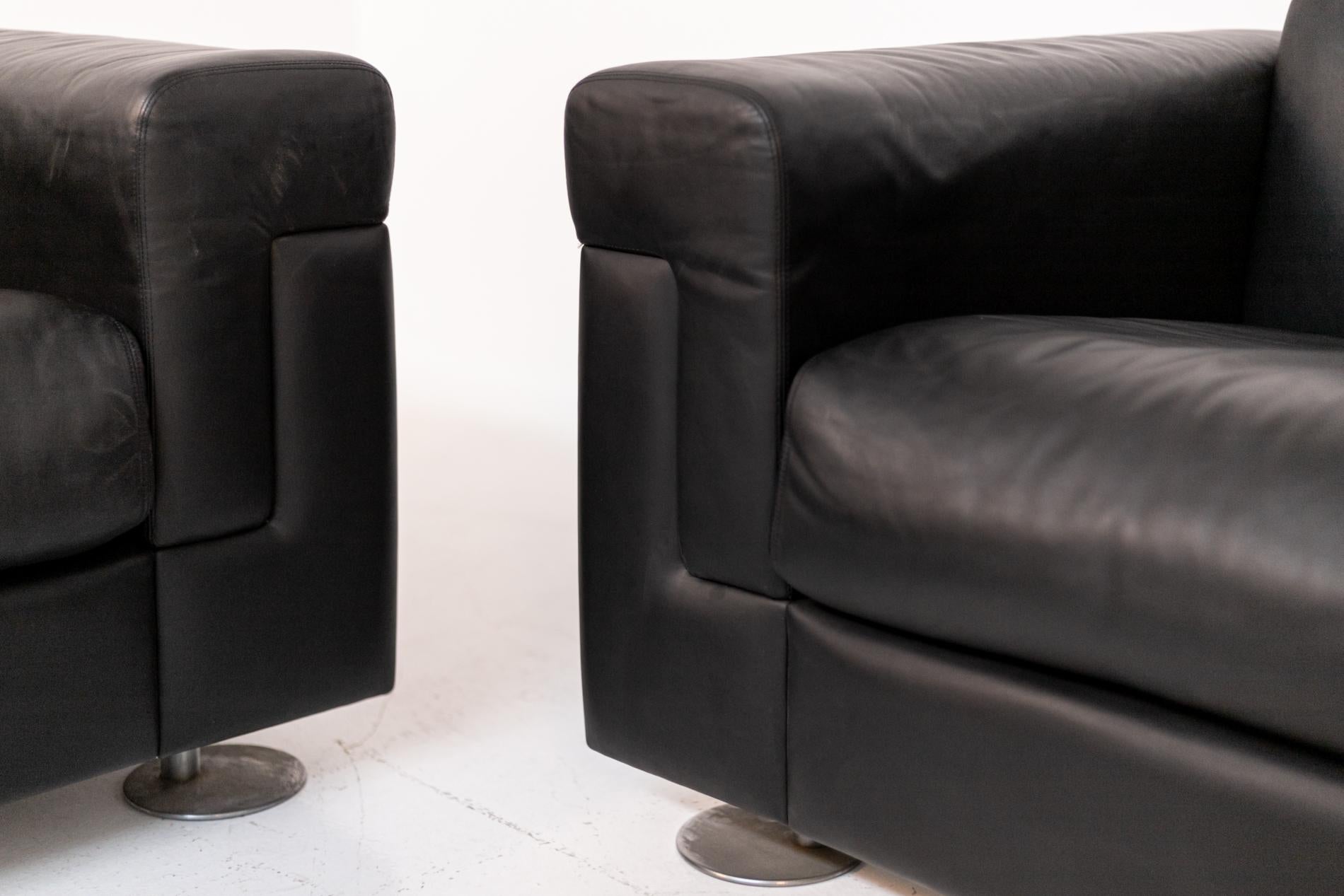 Osvaldo Borsani for Tecno Pairs of Armchairs in Black Leather, Mod D120 For Sale 4