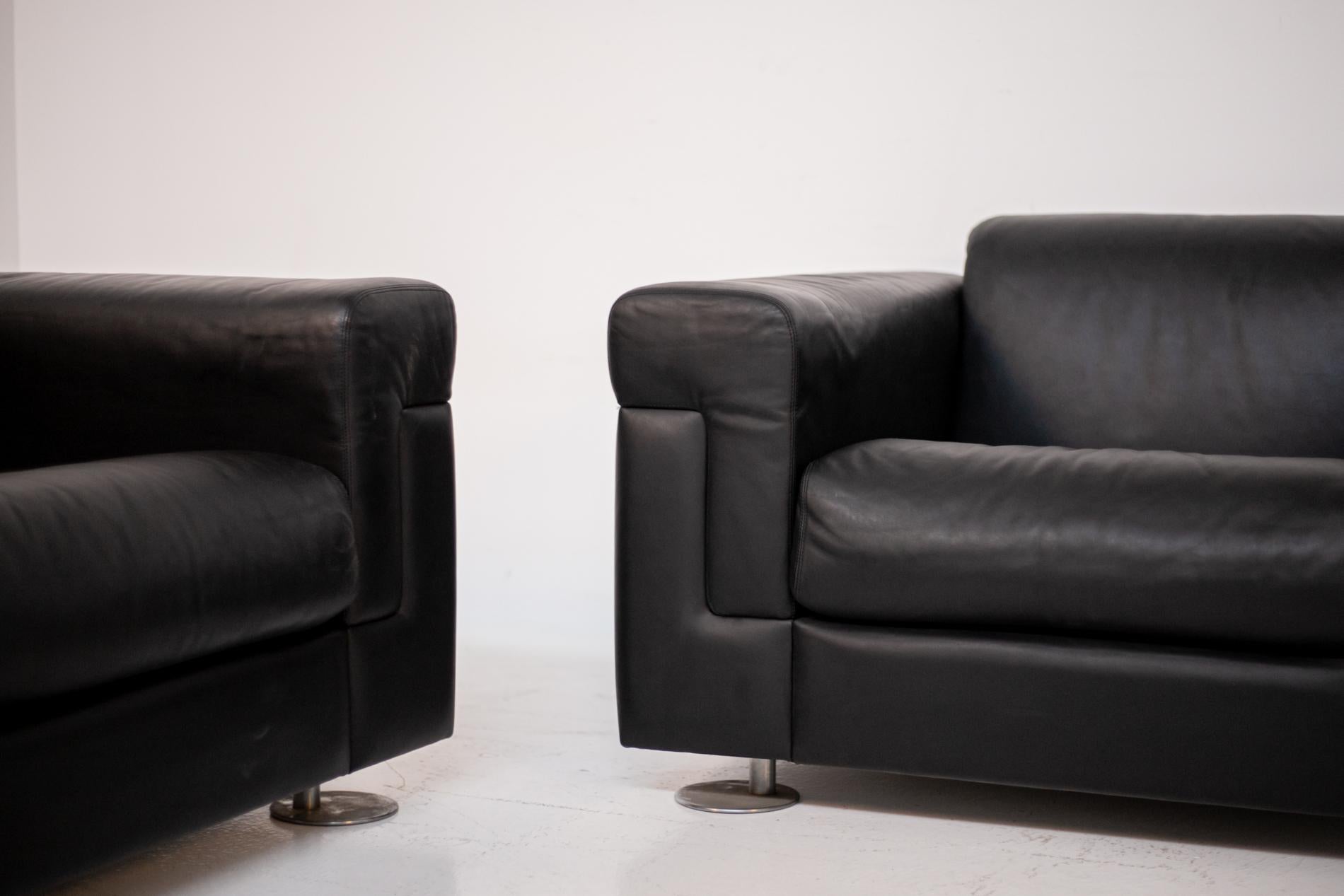 Osvaldo Borsani for Tecno Pairs of Armchairs in Black Leather, Mod D120 For Sale 6