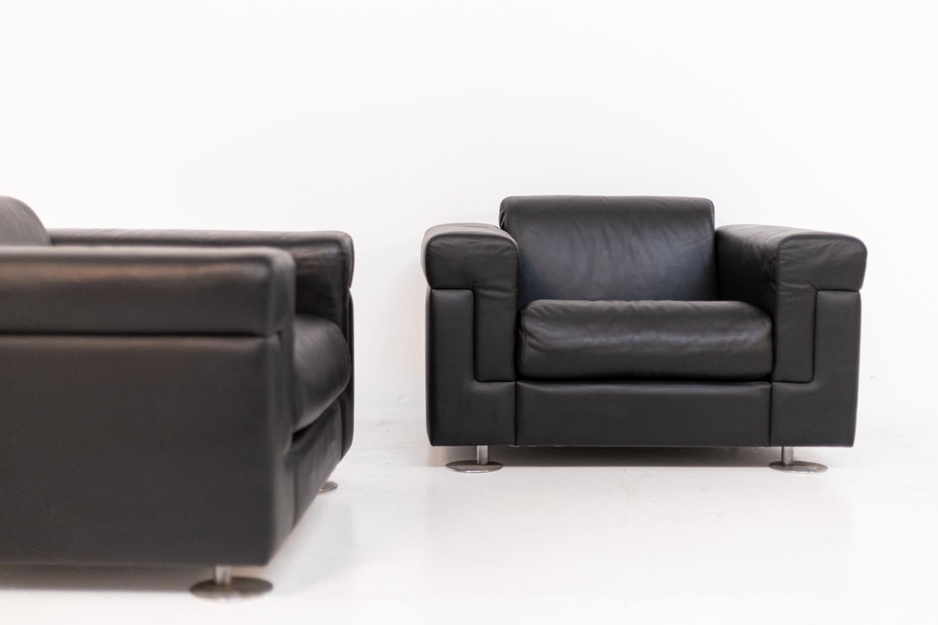Pair of armchairs by Osvaldo Borsani for Tecno, model D120 in collaboration with Valeria Borsani and Alfredo Bonetti this model D120 was designed in 1966 on a Florida commission. The set is Rare living room model D120 made of black leather. The