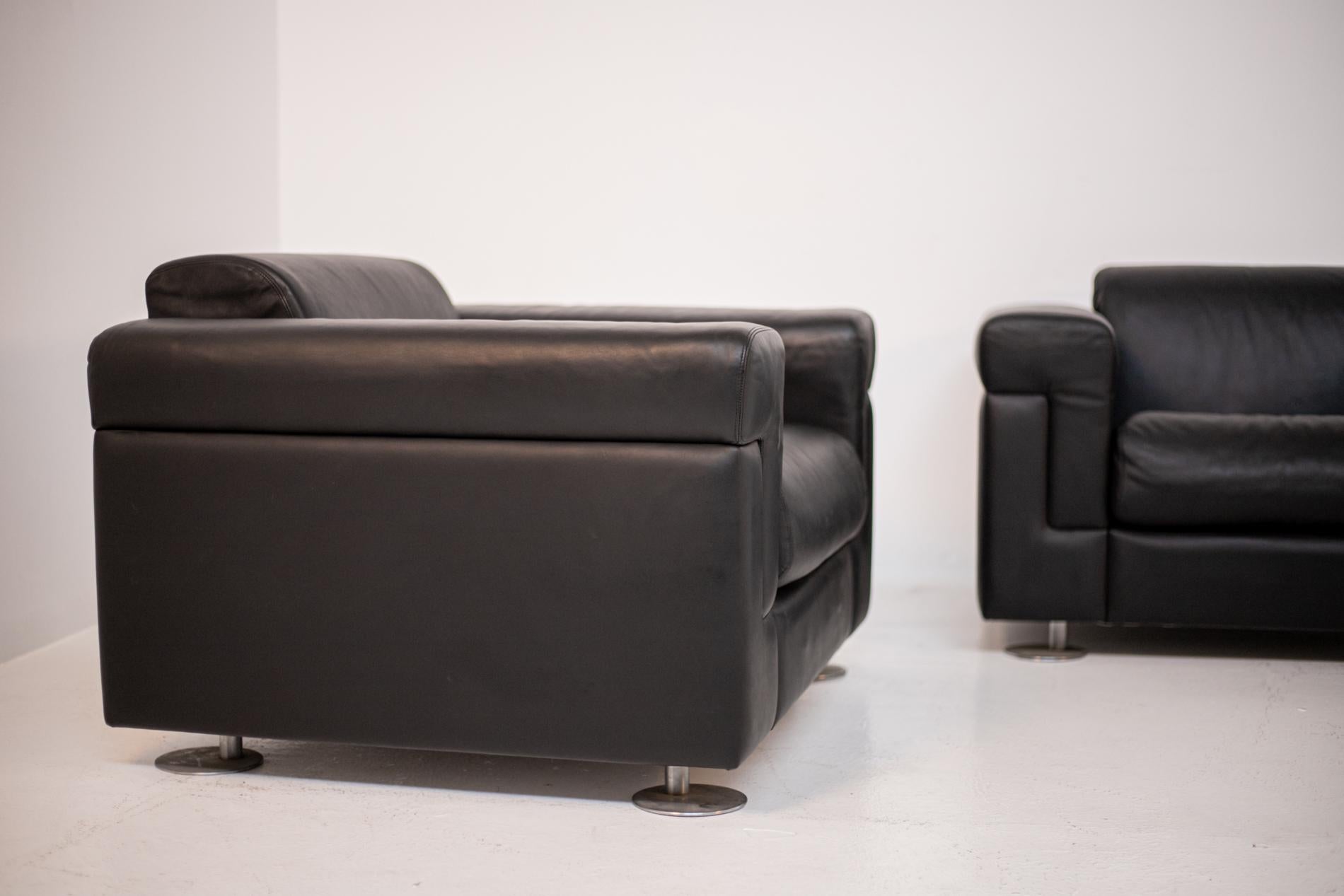 Italian Osvaldo Borsani for Tecno Pairs of Armchairs in Black Leather, Mod D120 For Sale