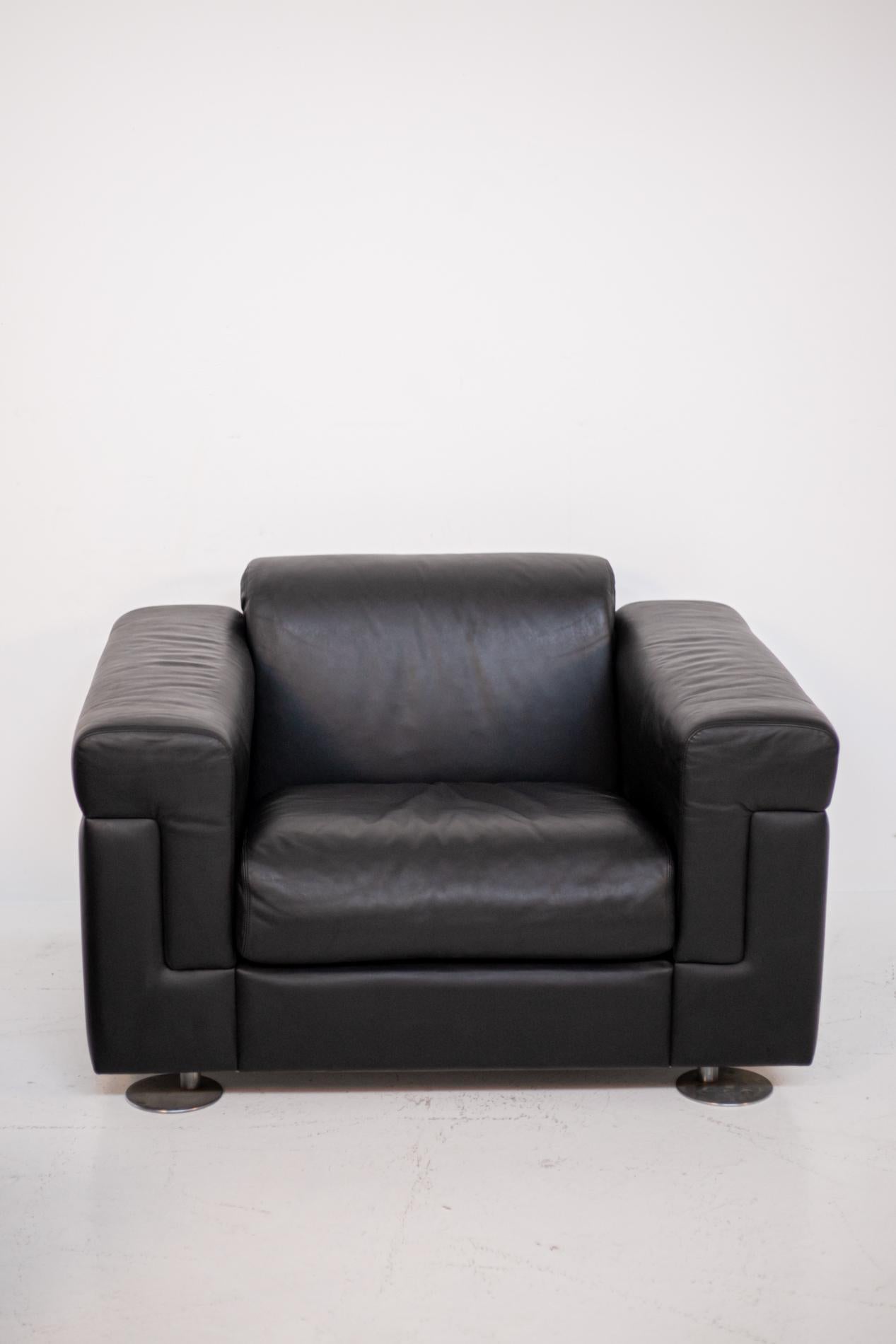 Osvaldo Borsani for Tecno Pairs of Armchairs in Black Leather, Mod D120 In Good Condition For Sale In Milano, IT